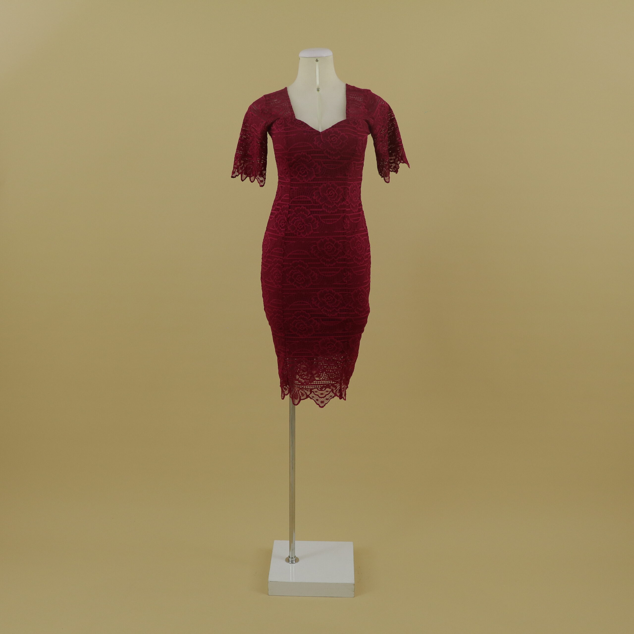 Vestido Tela Scuba y encaje bordado licrado corte sirena color vino - Jana Vestido Tela Scuba y encaje bordado licrado corte sirena color vino - Jana
