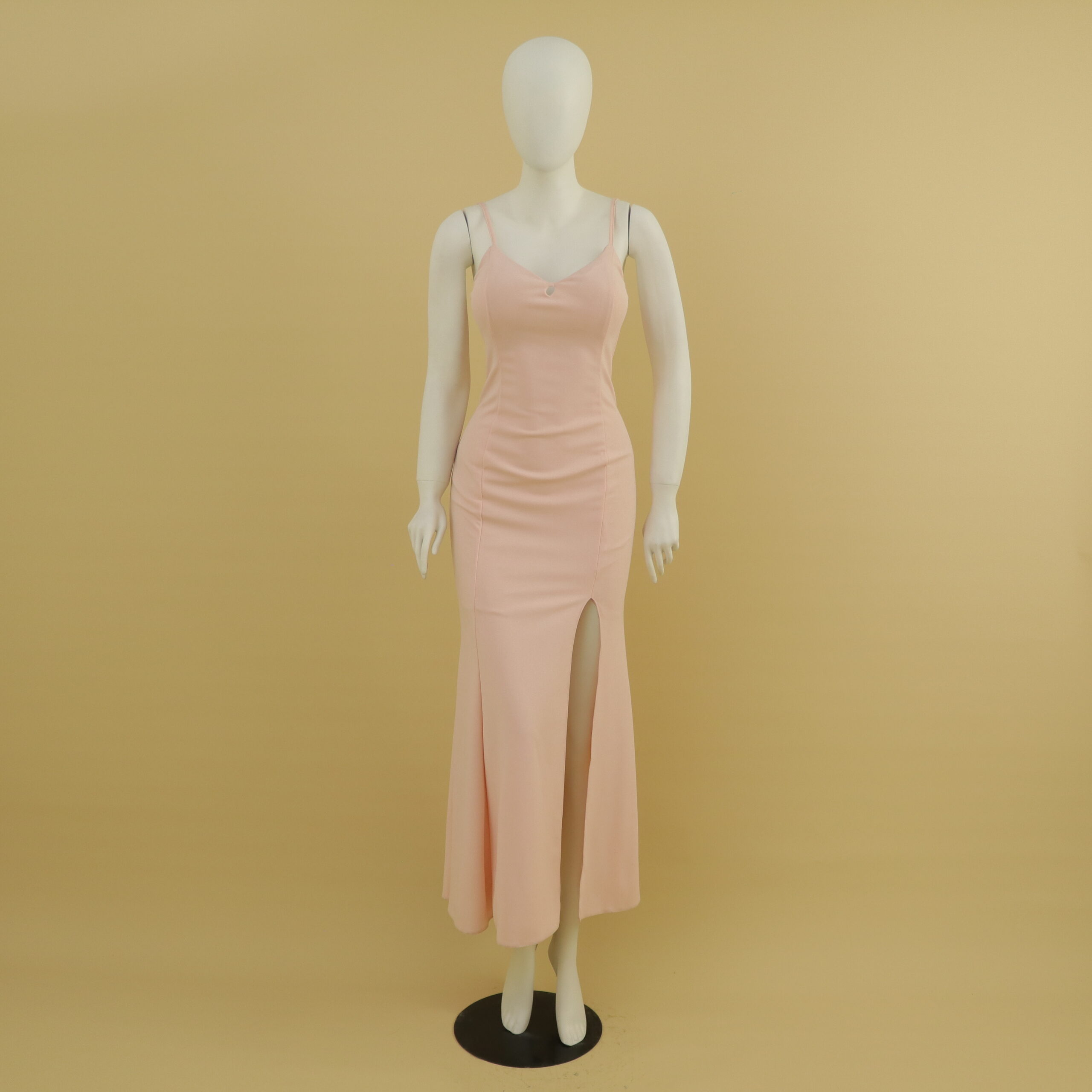 Vestido con abertura desde el muslo tela scuba color melón - Alessia