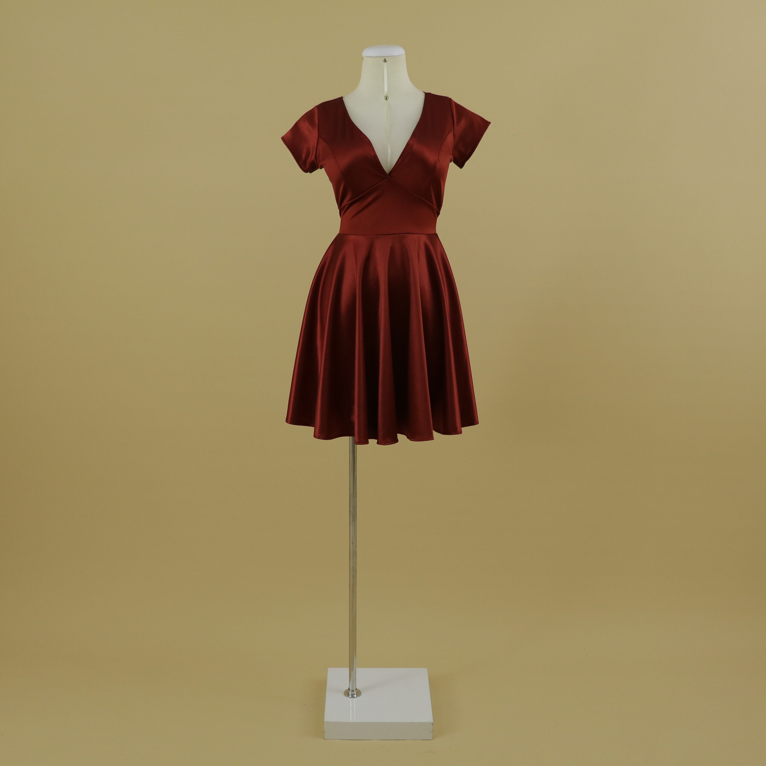 Vestido corto tela satín sara color terracota - Irene