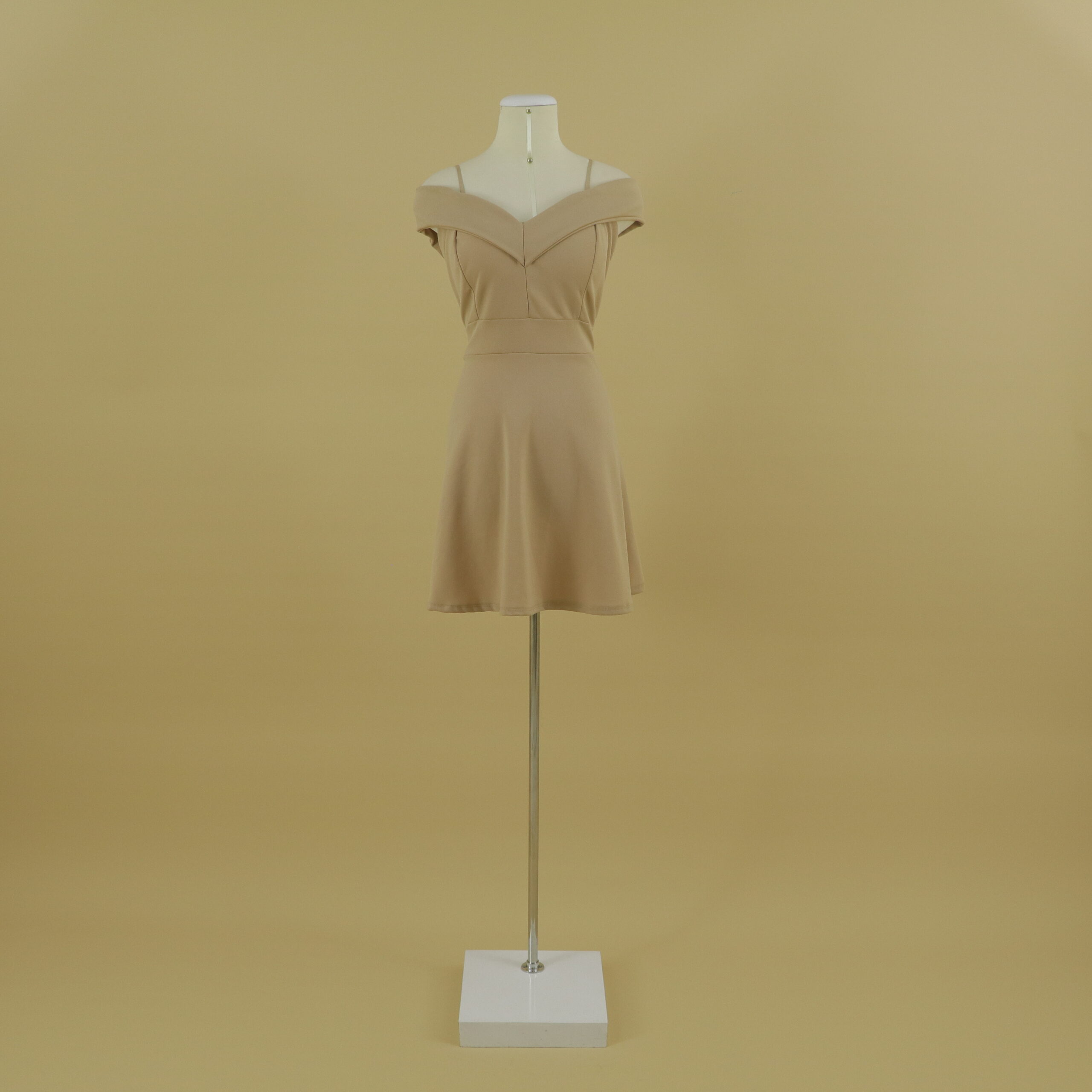 Vestido escote bardot tela scuba color nude - Jackie