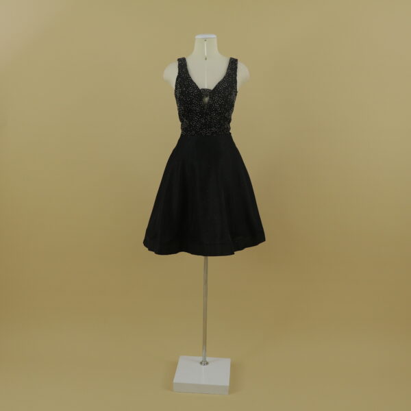 Vestido tela escarchada con encajes 3d corte campana color negro tornasol - Iris