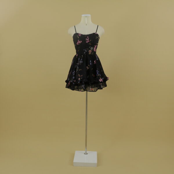 Vestido tela gasa estampada escote corazón corte campana color negro floreado - Paulette