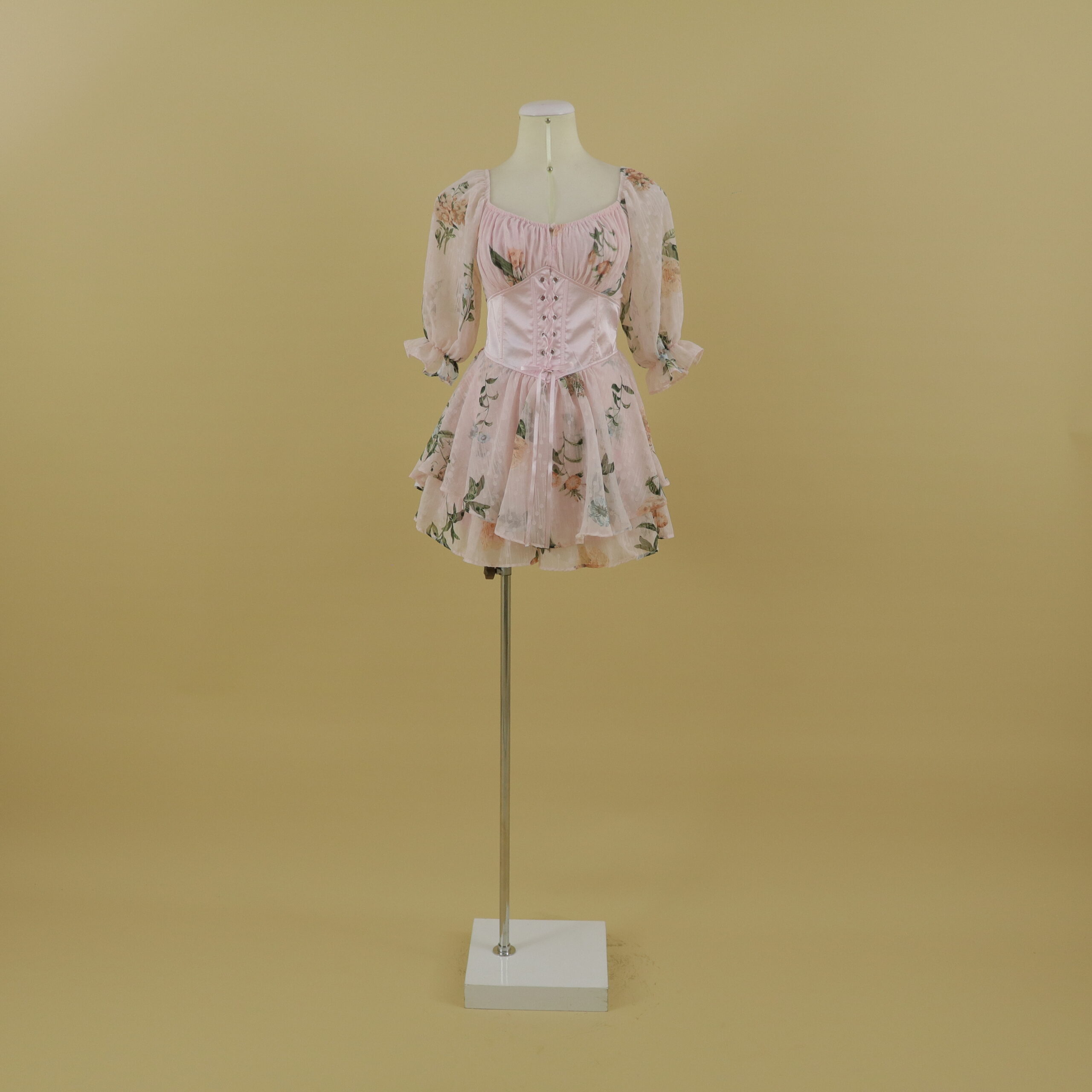 Vestido tela gasa estampada escote en u caída acampanada color rosa floreado - Leonor