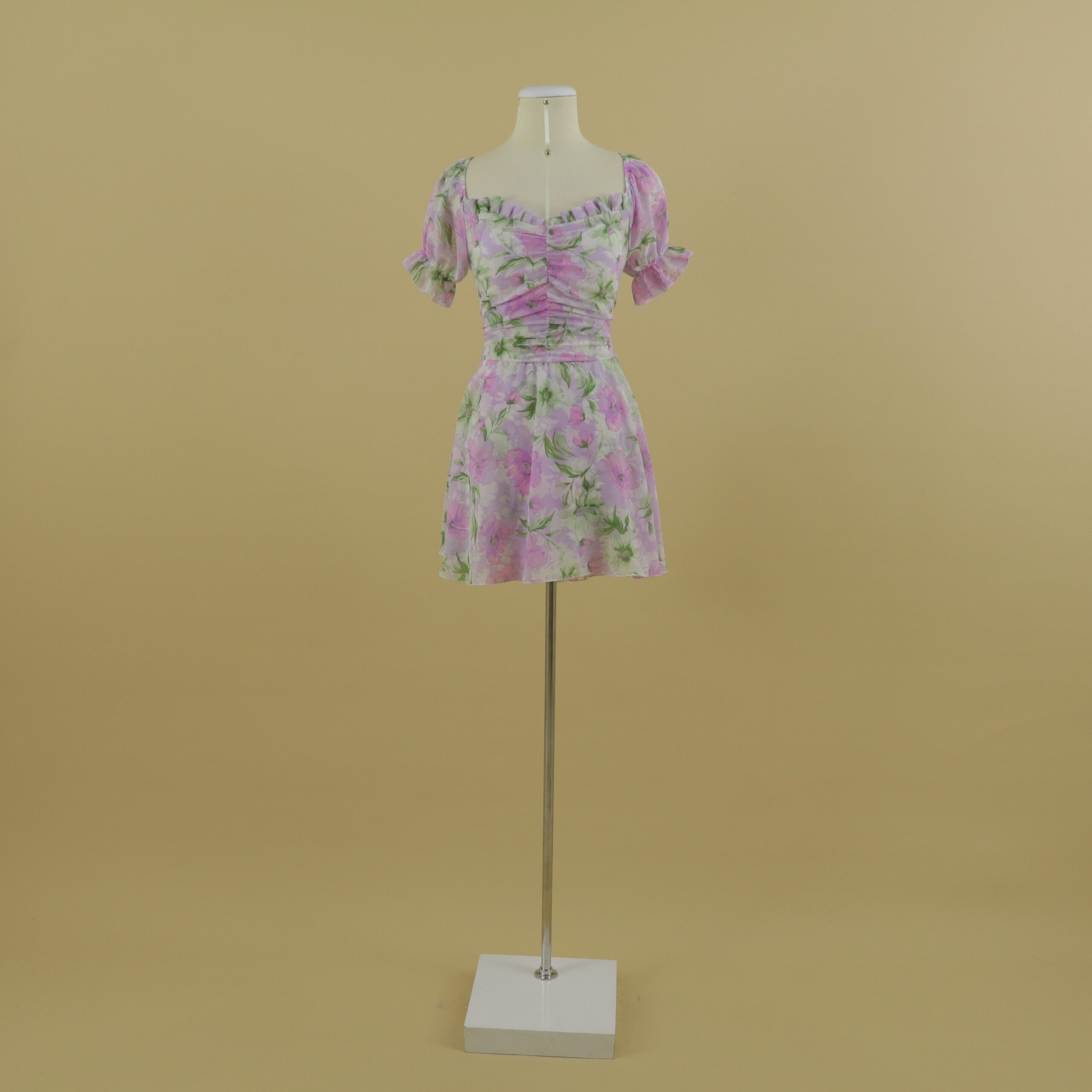 Vestido tela gasa estampada mangas abullonadas color lila floreado - Olga