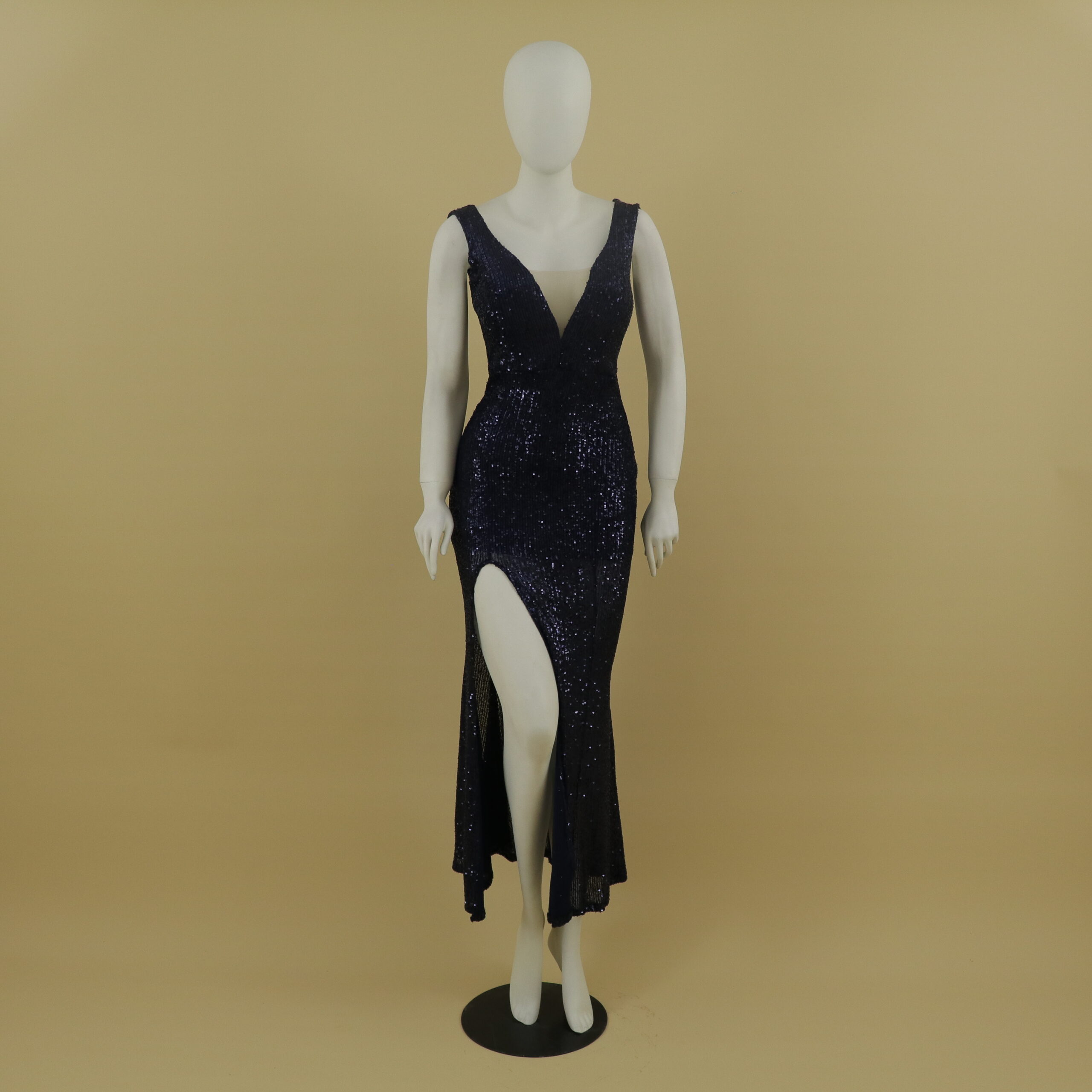 Vestido tela lentejuelas escote en v con abertura desde el muslo color azul noche - Dayana Vestido tela lentejuelas escote en v con abertura desde el muslo color azul noche - Dayana