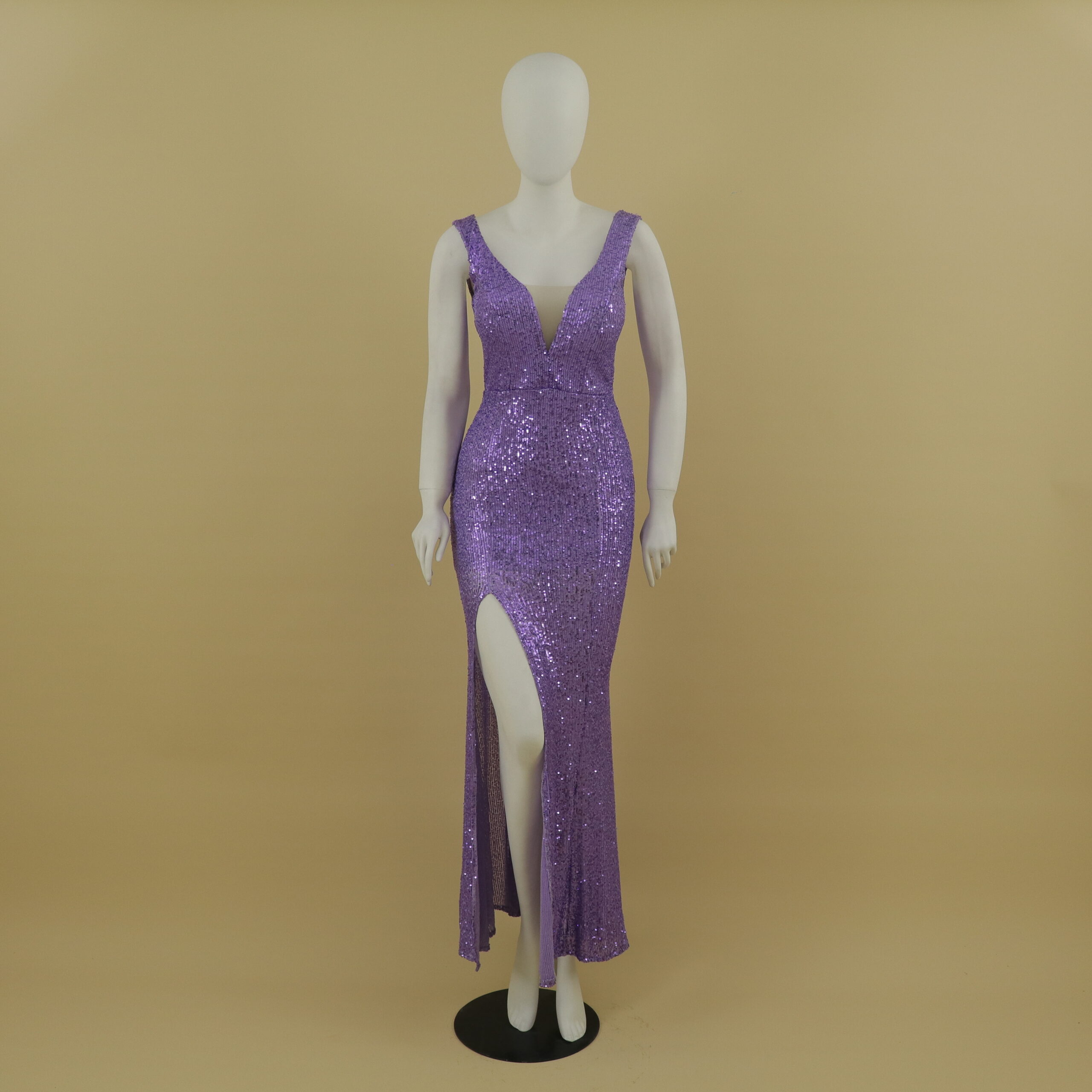 Vestido tela lentejuelas escote en v con abertura desde el muslo color lila - Dayana Vestido tela lentejuelas escote en v con abertura desde el muslo color lila - Dayana