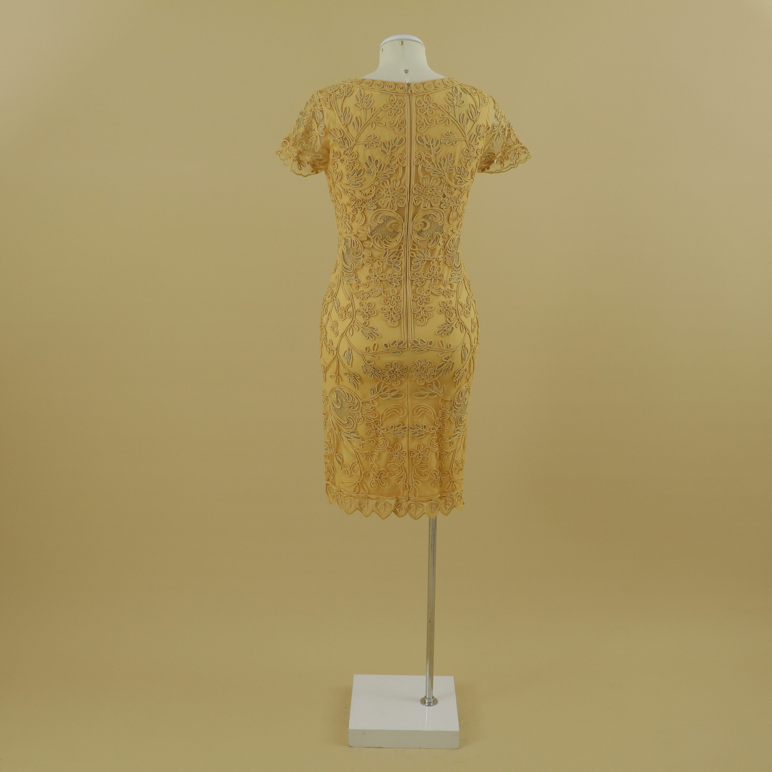 Vestido corte sirena manga corta color dorado - Katrina