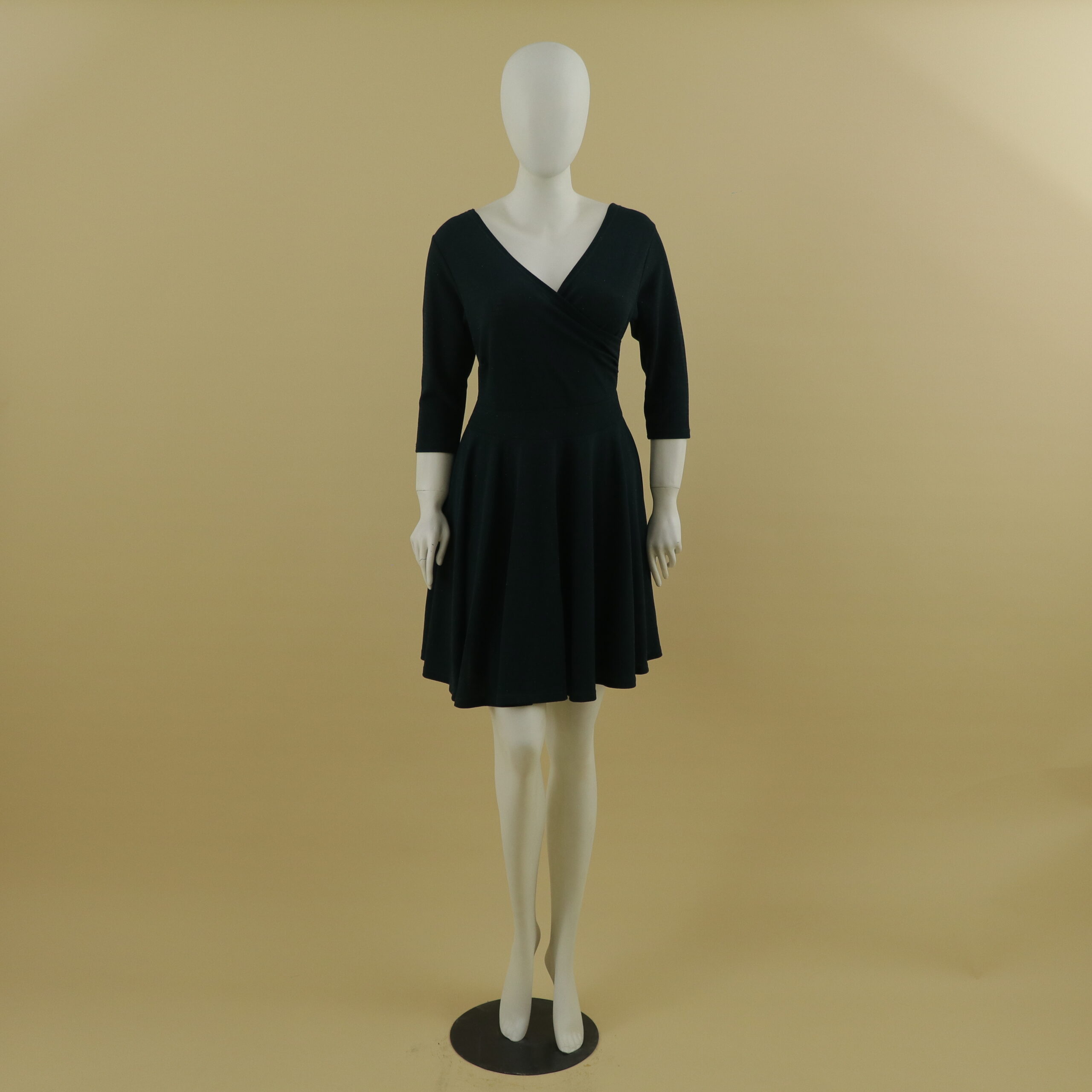 Vestido tela lame escote v cruzado corte a color verde botella - Nicolle Vestido tela lame escote v cruzado corte a color verde botella - Nicolle