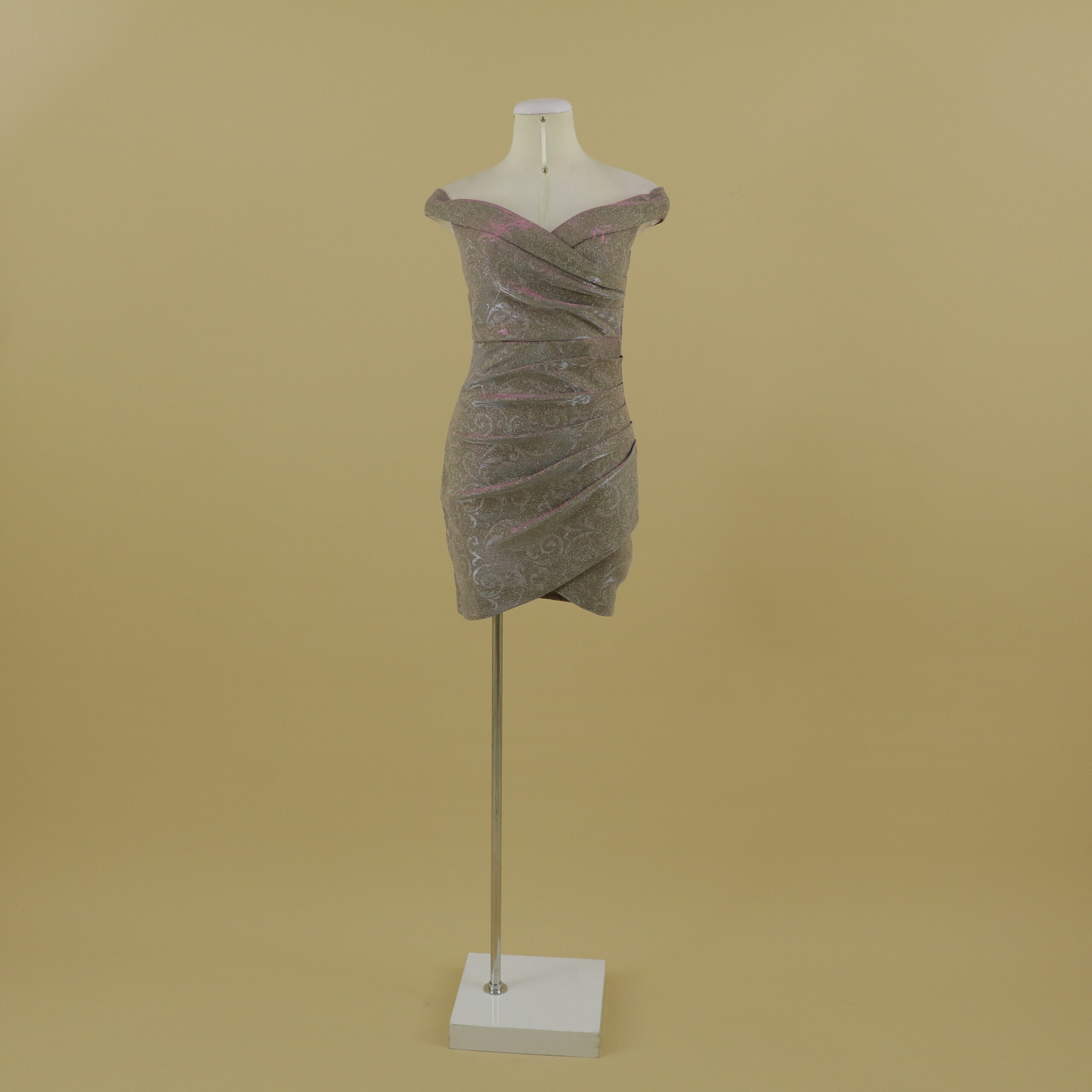 Vestido tela tornasolada corte sirena color nude - Nora