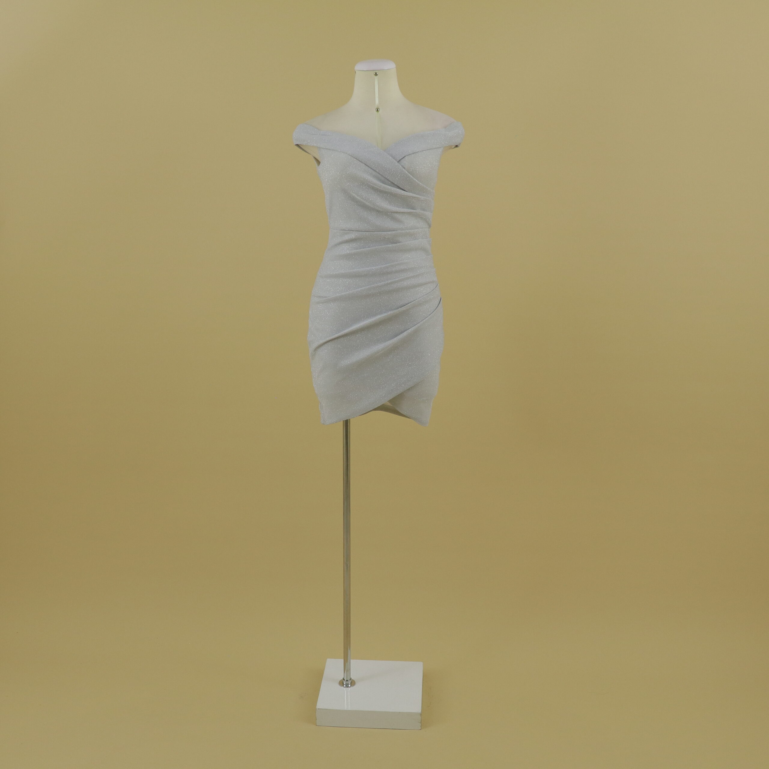 Vestido tela tornasolada corte sirena color plateado - Nora