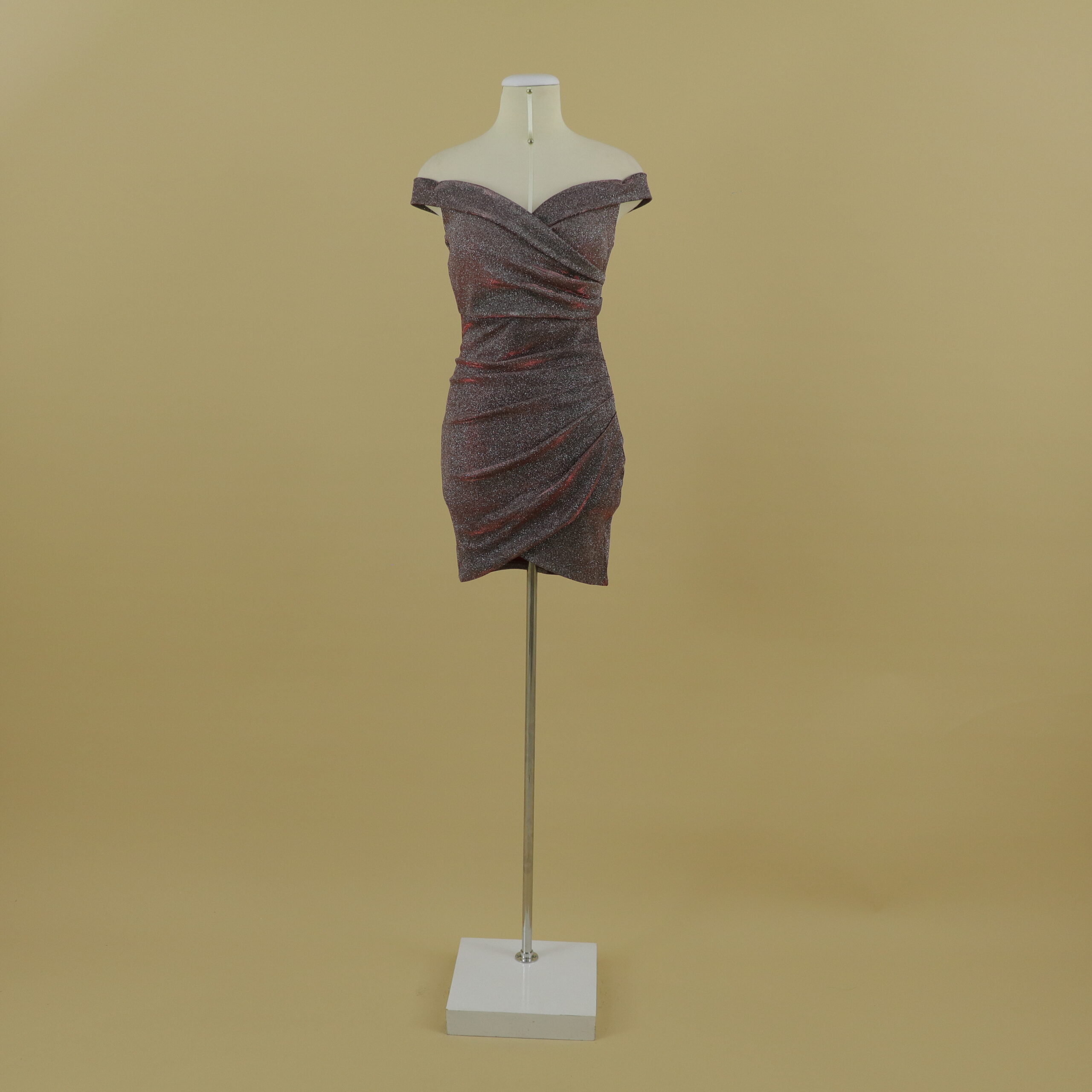 Vestido tela tornasolada corte sirena color vino - Nora