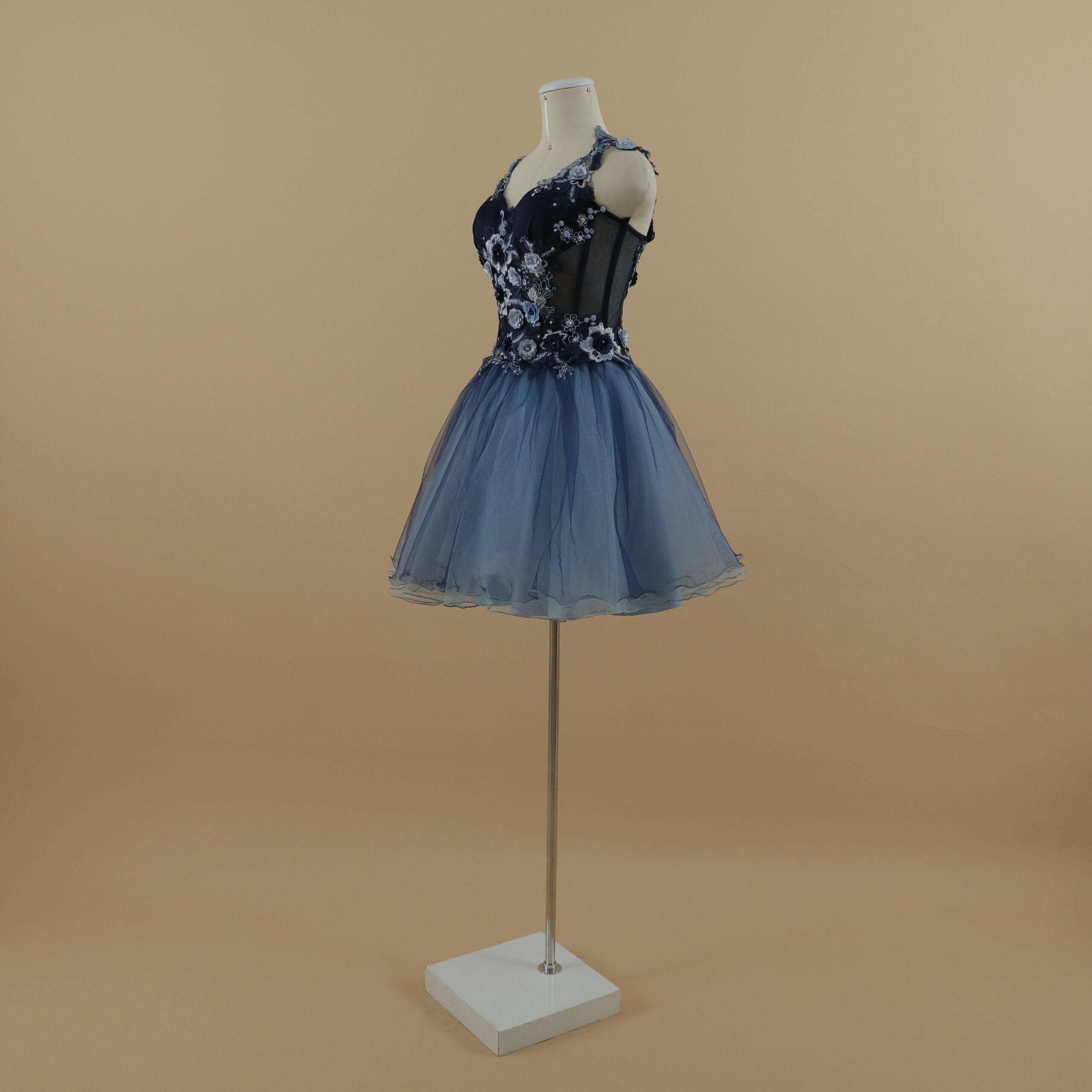 vestido 15 años escote corazón en 3 capas saten y tul tono matizado color azul noche y celeste - Nérida vestido 15 años escote corazón en 3 capas saten y tul tono matizado color azul noche y celeste - Nérida