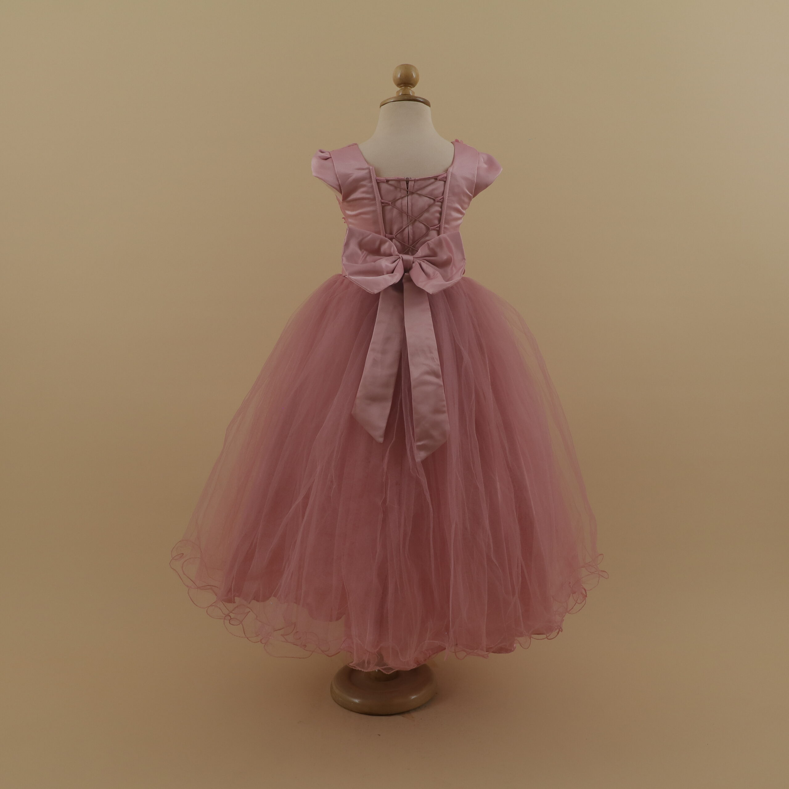 vestido niñas tela saten tul pima con cierre corset y lazo color palo rosa - Angie vestido niñas tela saten tul pima con cierre corset y lazo color palo rosa - Angie
