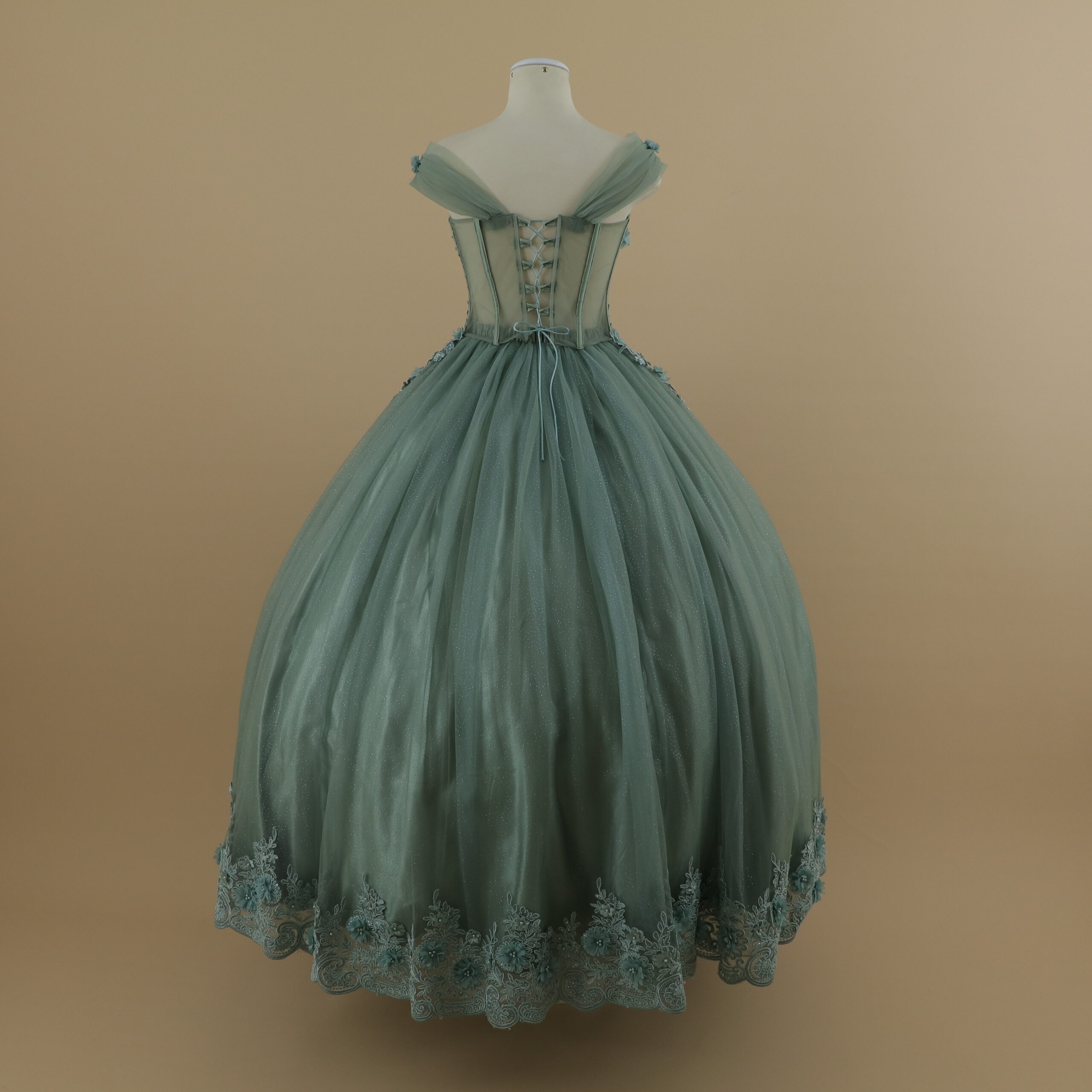 vestido para celebrar quince años con capa tul brillante y pedrería con corset saten verde cemento - Johana vestido para celebrar quince años con capa tul brillante y pedrería con corset saten verde cemento - Johana