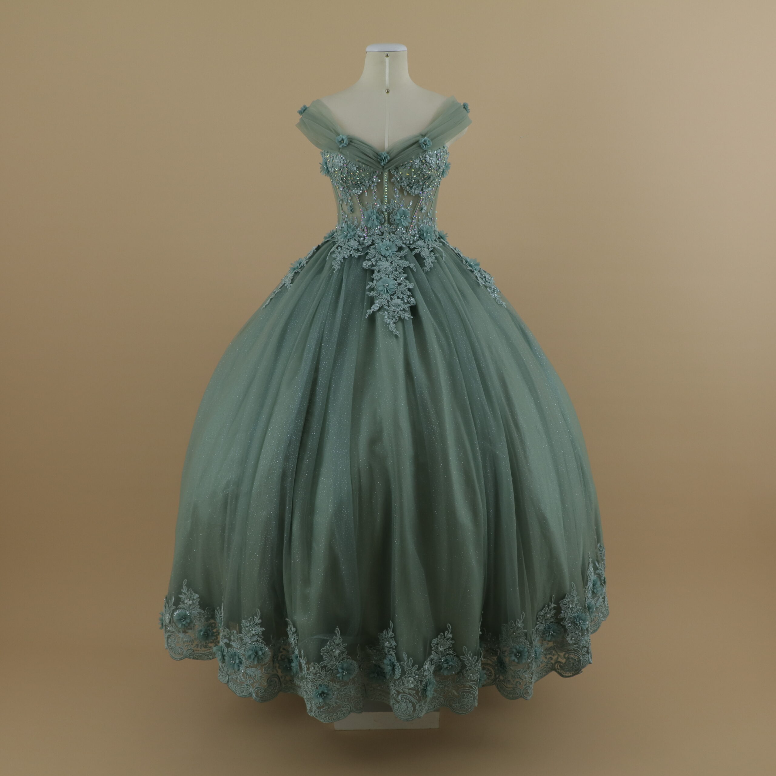 vestido para celebrar quince años con capa tul brillante y pedrería saten verde cemento - Johana vestido para celebrar quince años con capa tul brillante y pedrería saten verde cemento - Johana