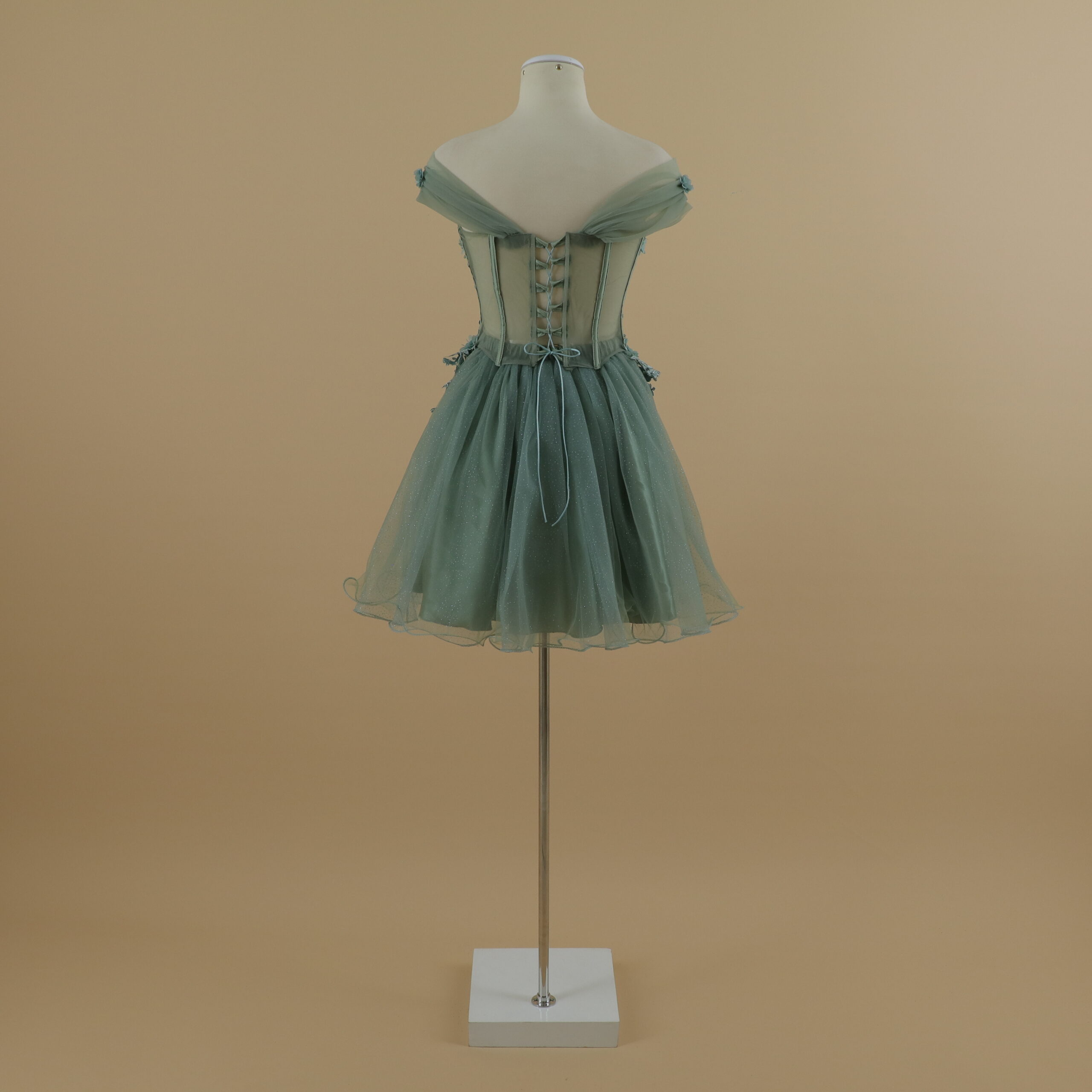 vestido para celebrar quince años falda corta de 2 capas saten y tul brillante con cierre posterior verde cemento - Johana vestido para celebrar quince años falda corta de 2 capas saten y tul brillante con cierre posterior verde cemento - Johana