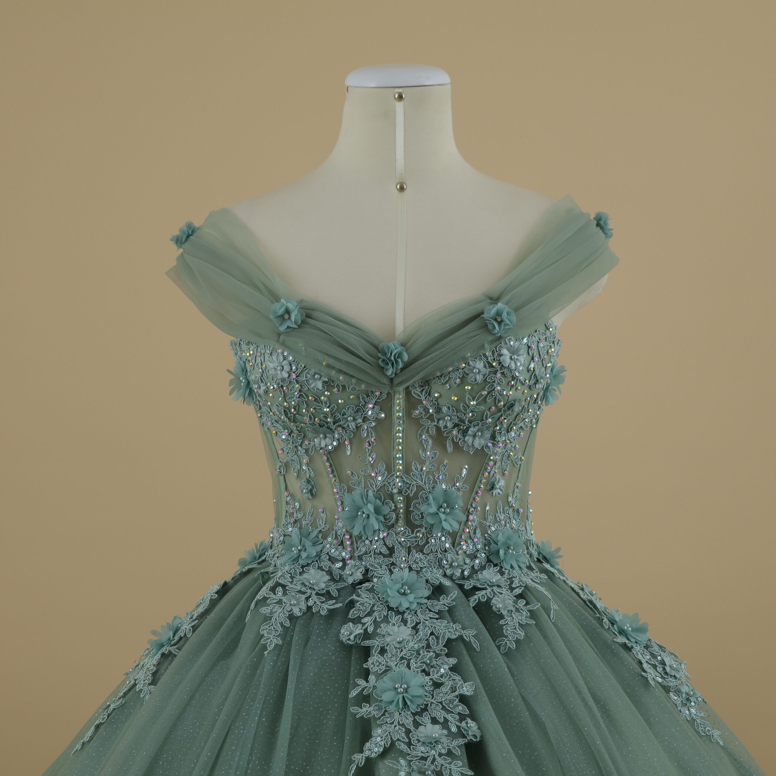vestido para celebrar quince años saten verde cemento - Johana vestido para celebrar quince años saten verde cemento - Johana