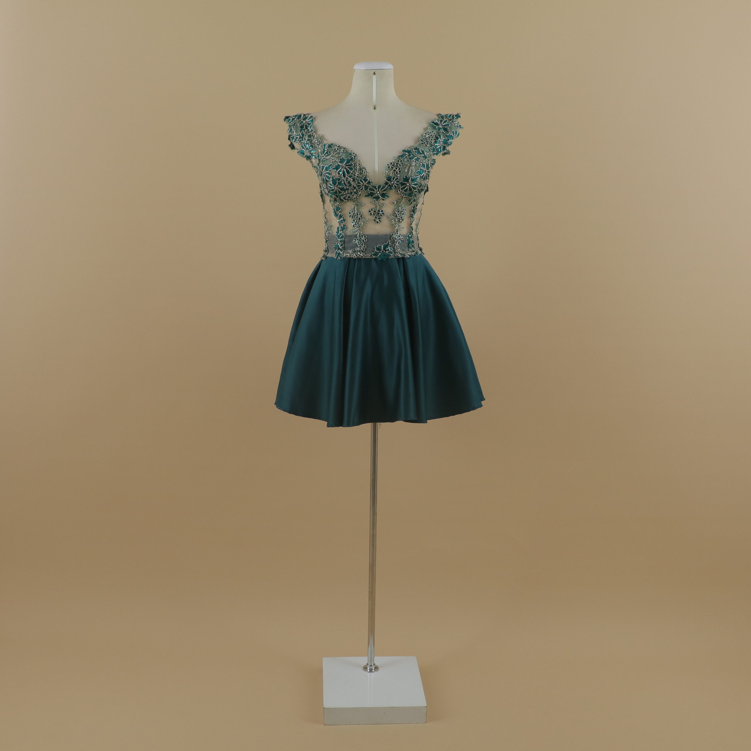 vestido para fiesta de quinceaños color verde botella tela razo falda pequeña caida en tablones corte campana - Aveline vestido para fiesta de quinceaños color verde botella tela razo falda pequeña caida en tablones corte campana - Aveline