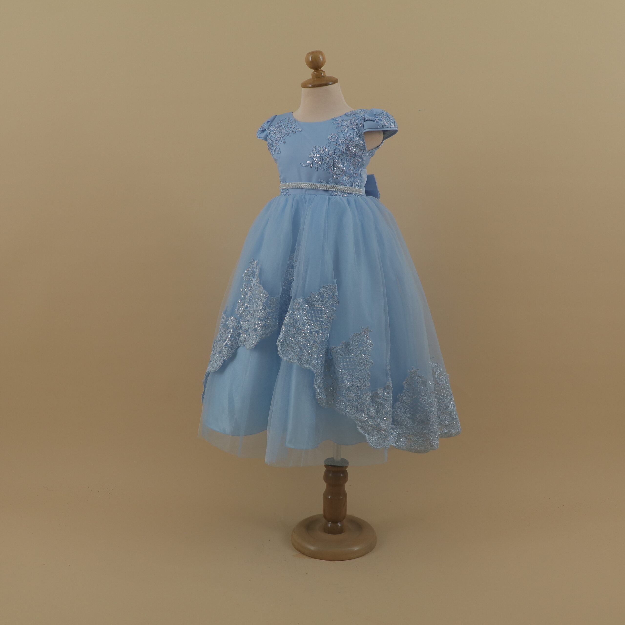 vestido para niñas celeste con dorado tela razo con encajes caida princesa - Belen