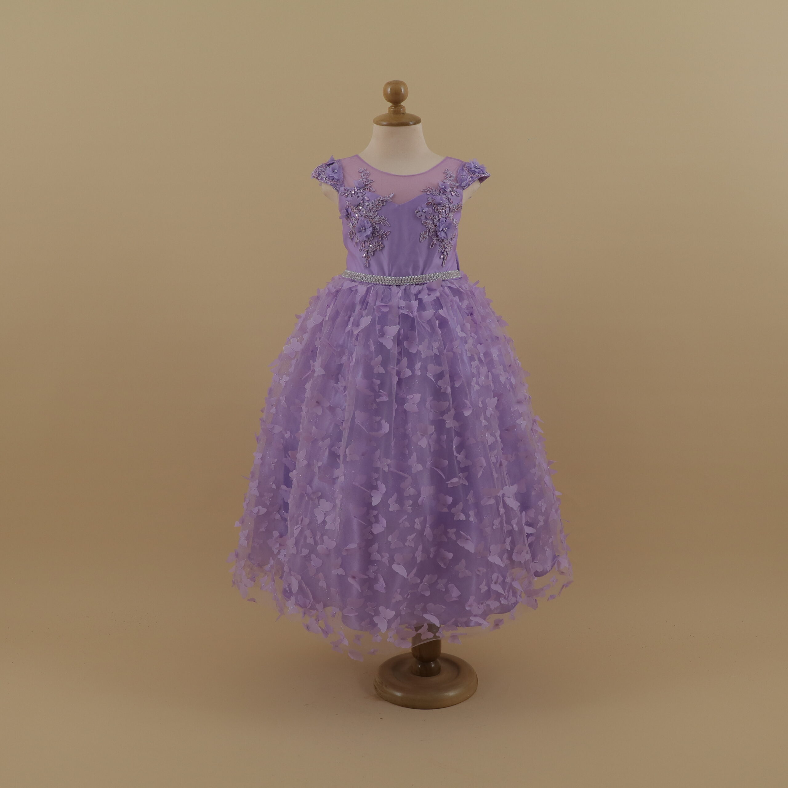 vestido para niñas lila tela satén tul y encajes de mariposa mangas kimono - Pierina