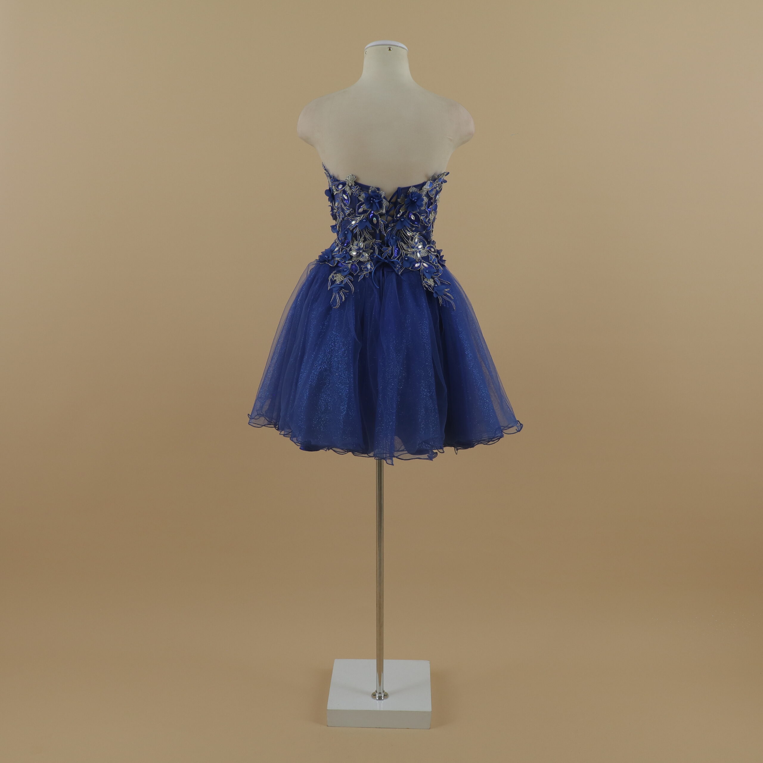 vestido para quicenaños color azul eléctrico falda pequeña 3 capas - Serafina
