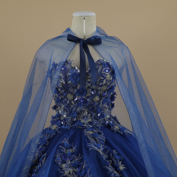 vestido para quinceaños color azul electrico con capa tul y corte virreninato - Serafina