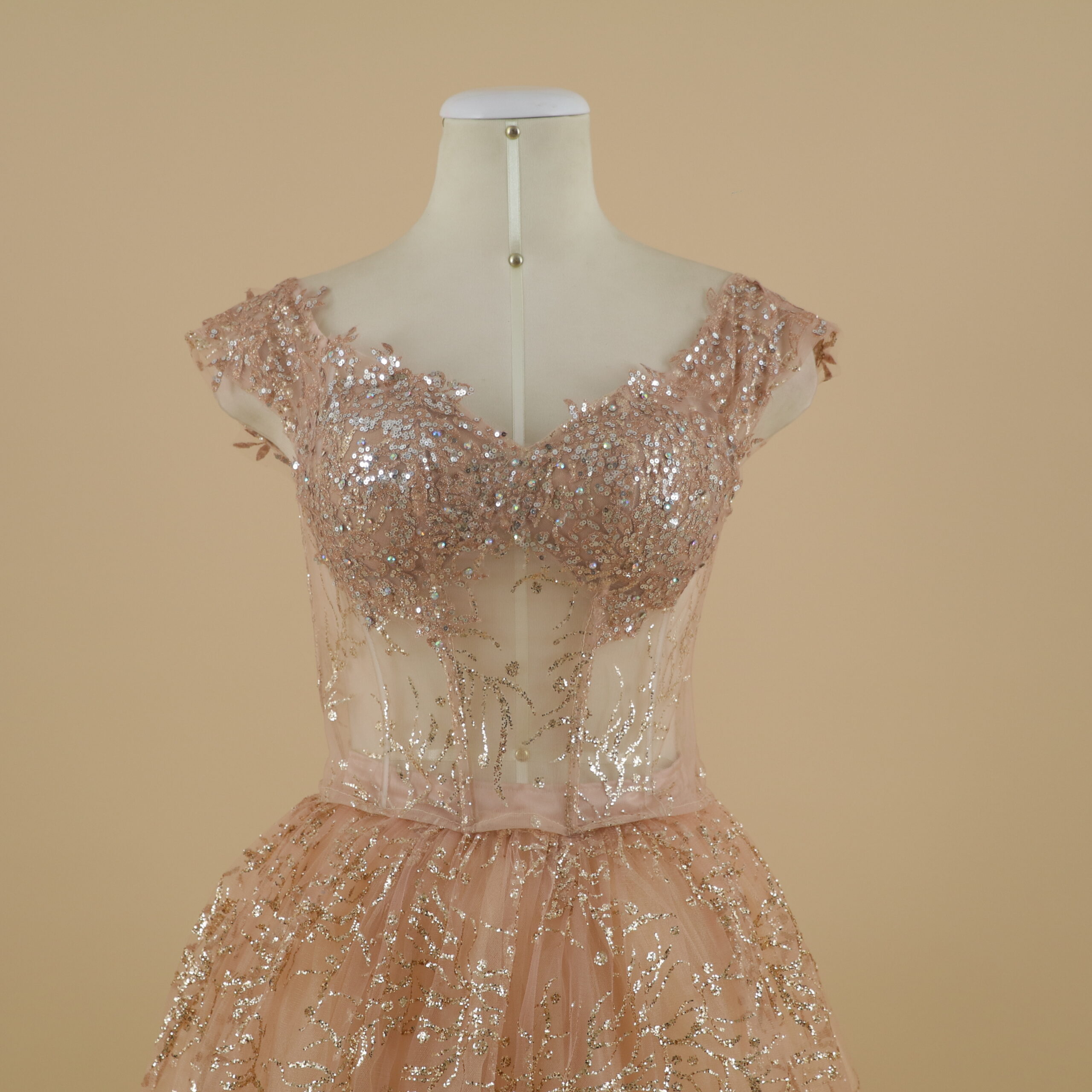 vestido para quinceaños color nude escote corazon mangas caidas pedreria y encaje - Thais vestido para quinceaños color nude escote corazon mangas caidas pedreria y encaje - Thais