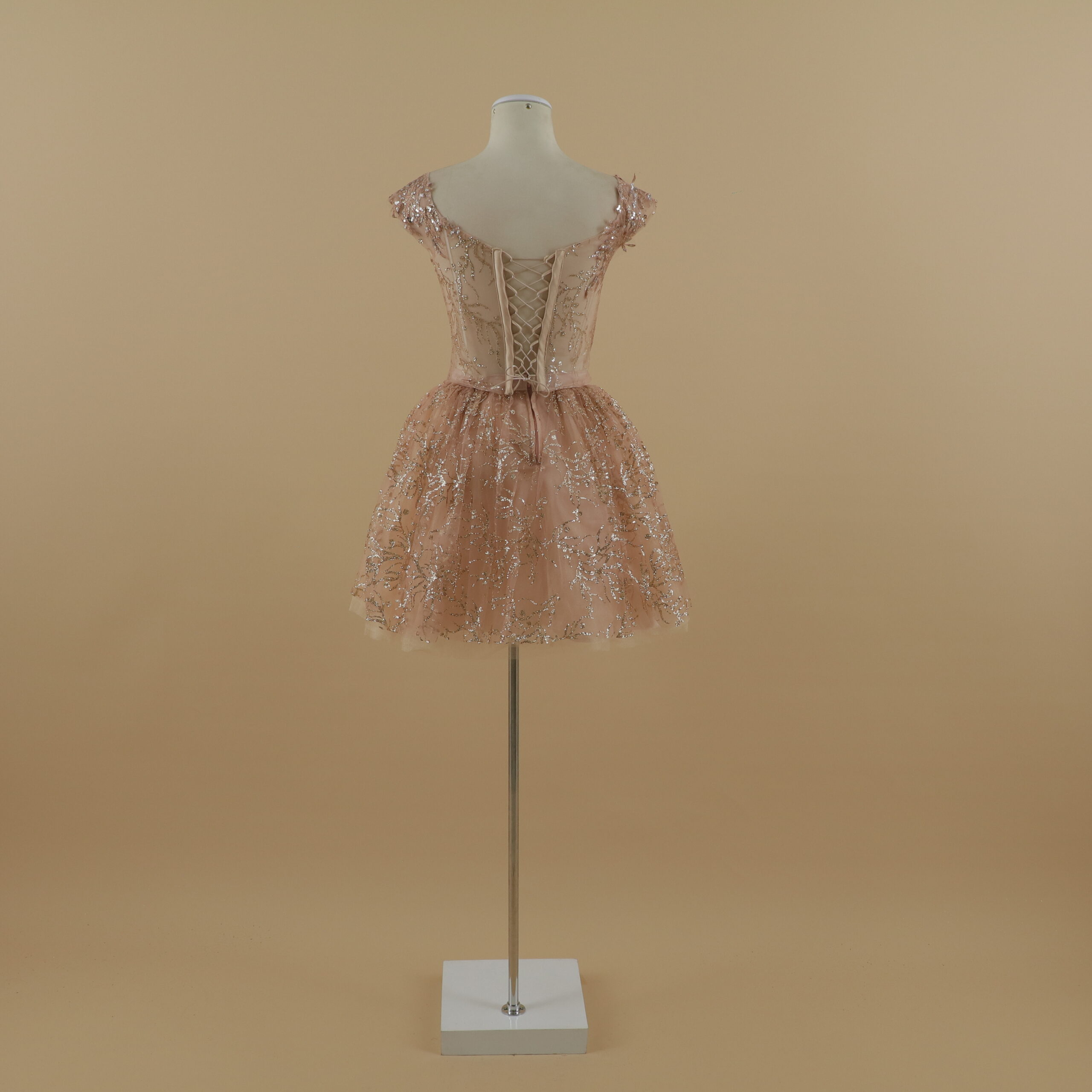 vestido para quinceaños color nude falda pequeña en 3 capas tela razo y tul con cierre - Thais vestido para quinceaños color nude falda pequeña en 3 capas tela razo y tul con cierre - Thais