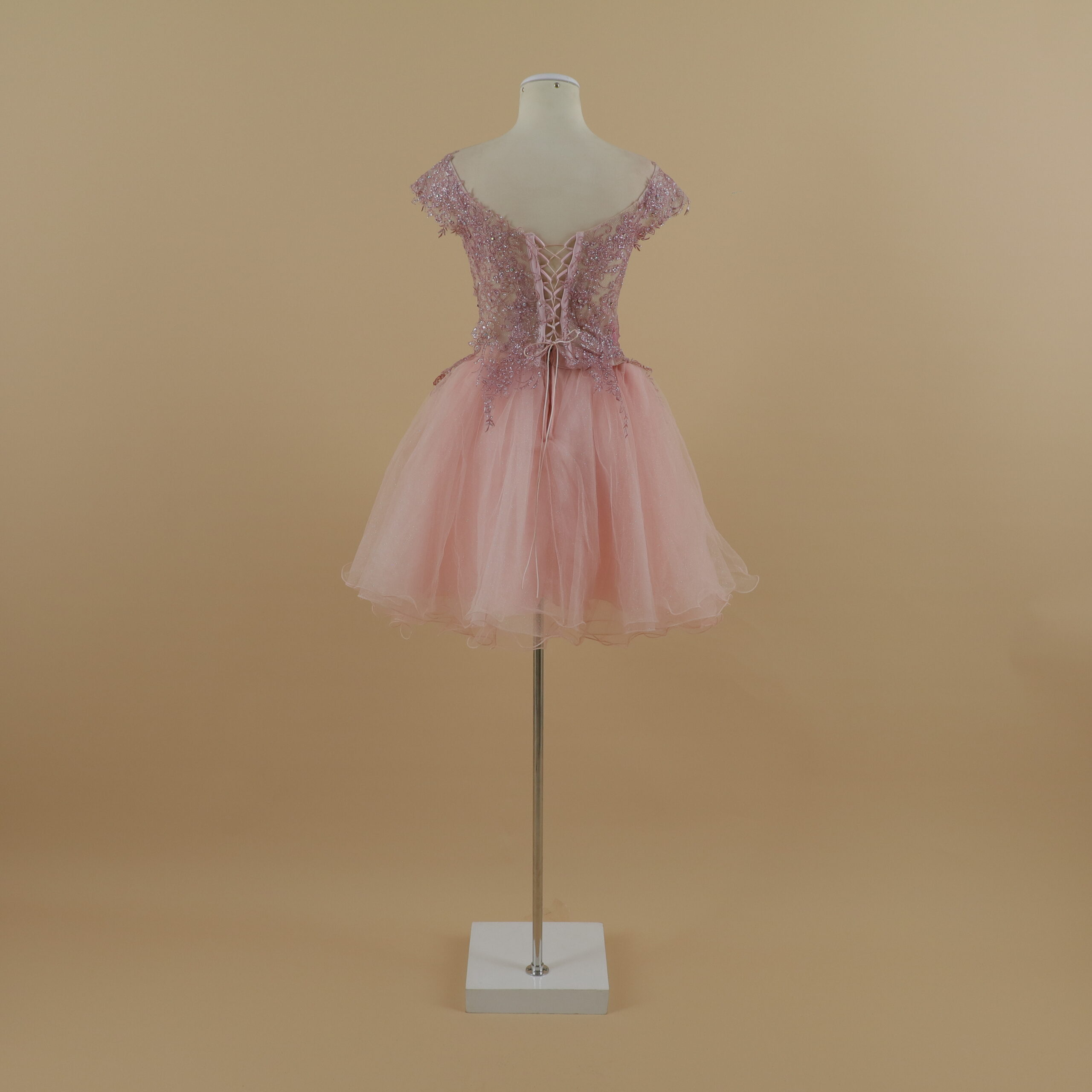 vestido para quinceaños color palo rosa falda corta de 3 capas corte campana con cierre posterior - Amarylis