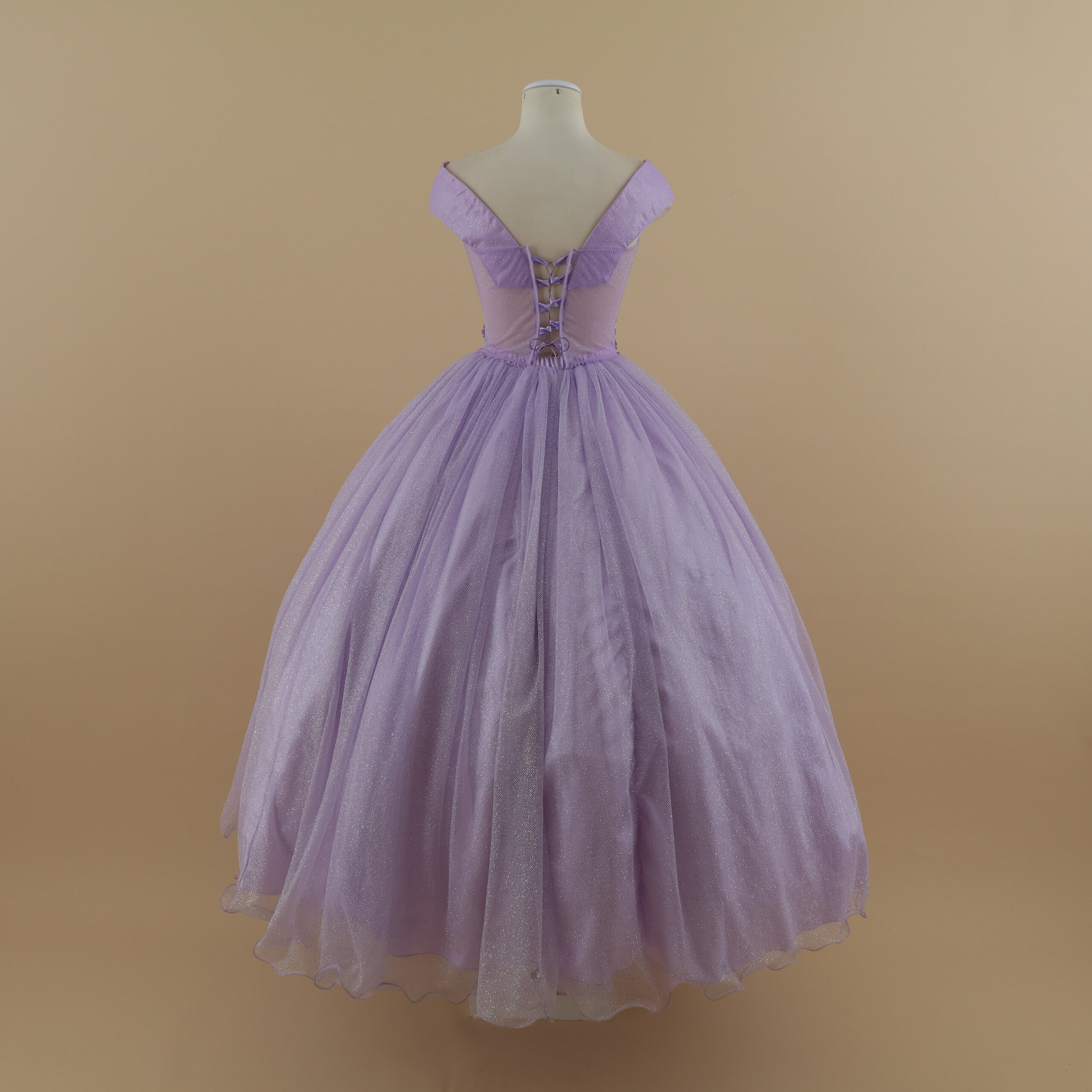 vestido para quinceaños lila tela satén con pedrería encajes 3d con corset - Yolanda