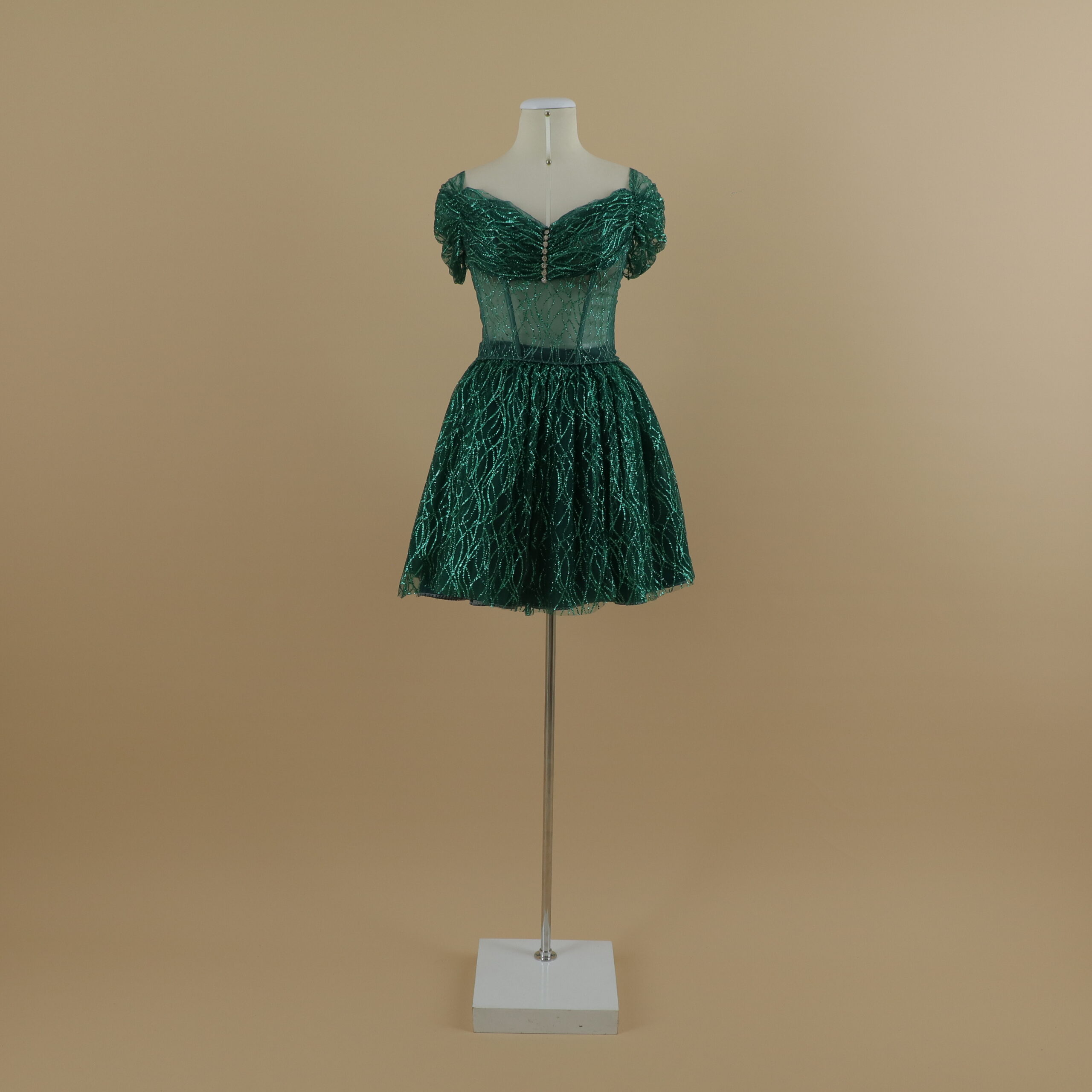 vestido para quinceaños tela razo y tul 3 capas falda pequeña corte campana color verde botella - Amaranta