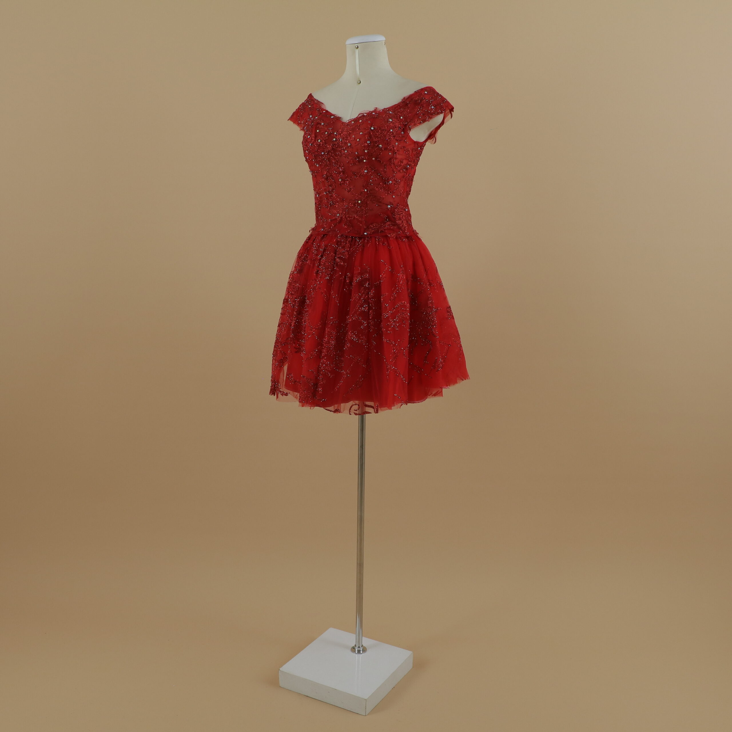vestido quince años rojo tela razo falda pequeña de 3 capas razo y tul corte campana - Elara