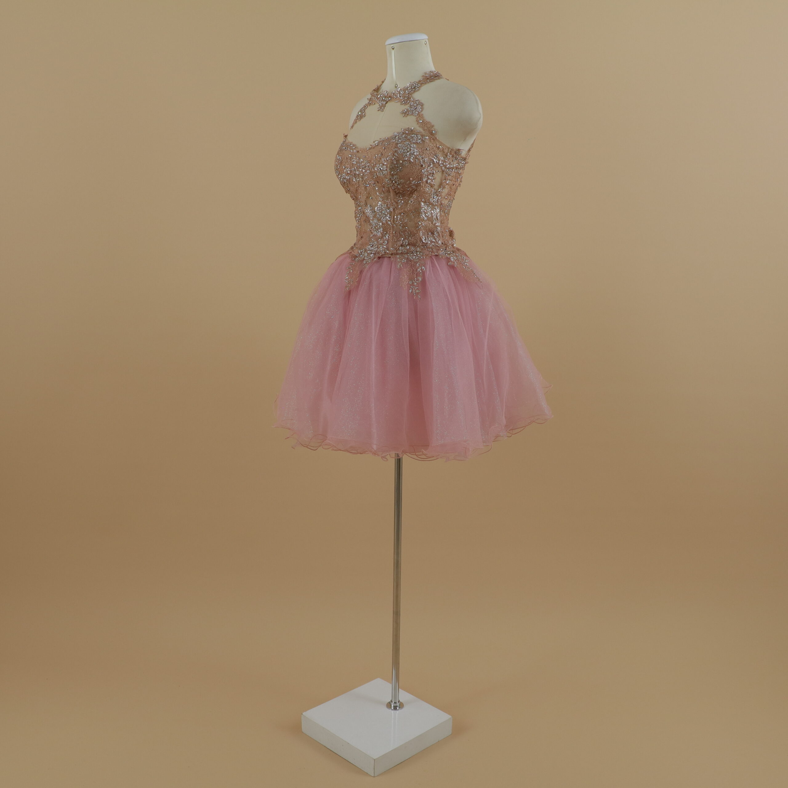 vestido quinceaños color rosa cuarzo tela satén falta pequeña de 3 capas satén y tul - Thalia