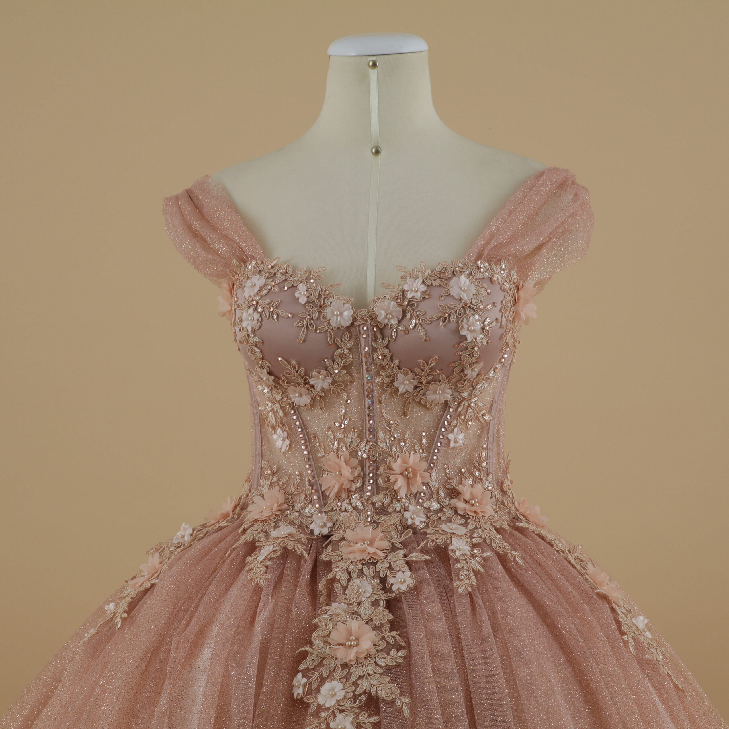 vestido quinceaños rosa nude tela satén escote corazon - Jhadira