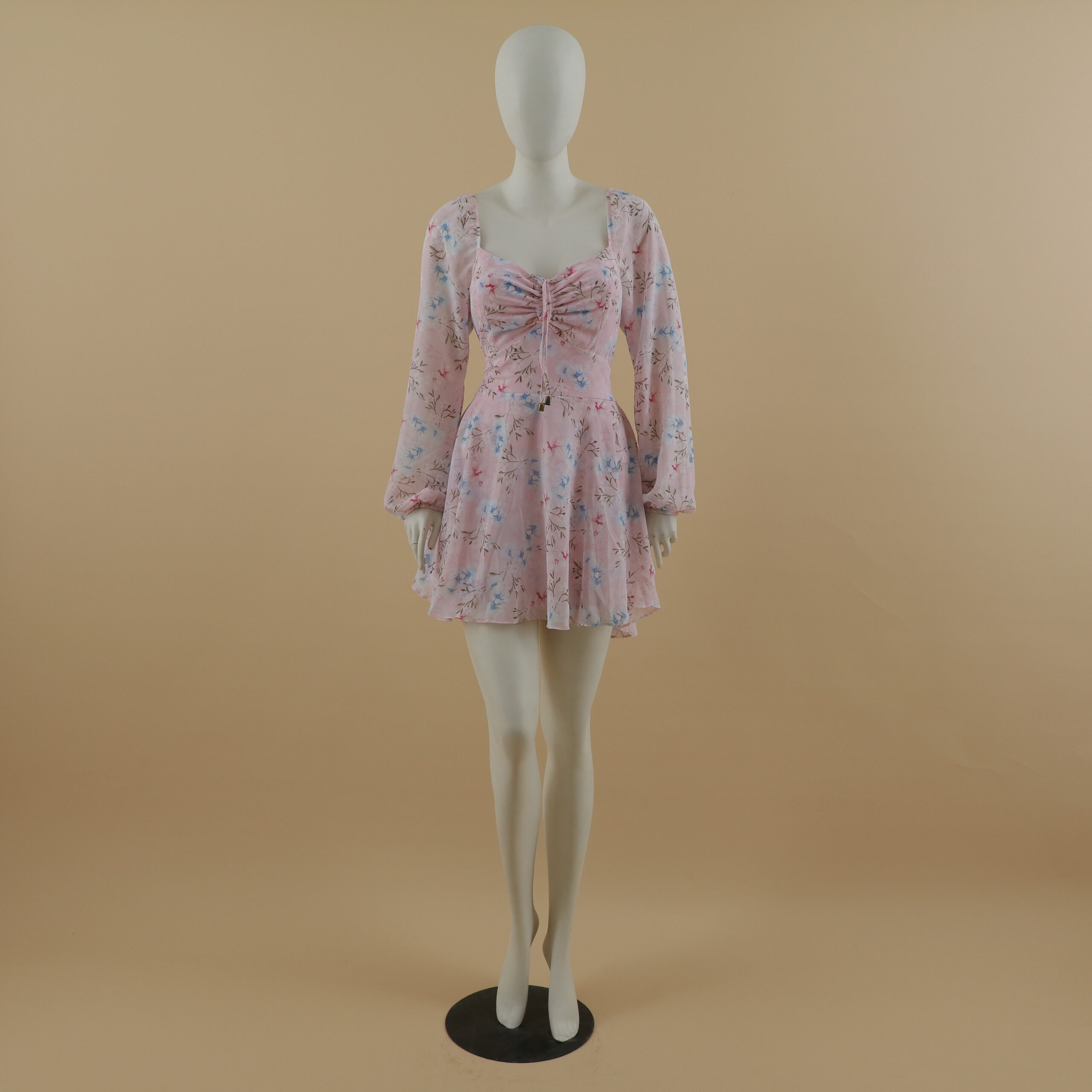 vestido tela gasa estampada caida corte en a escote drapeado color rosado - Jarumi