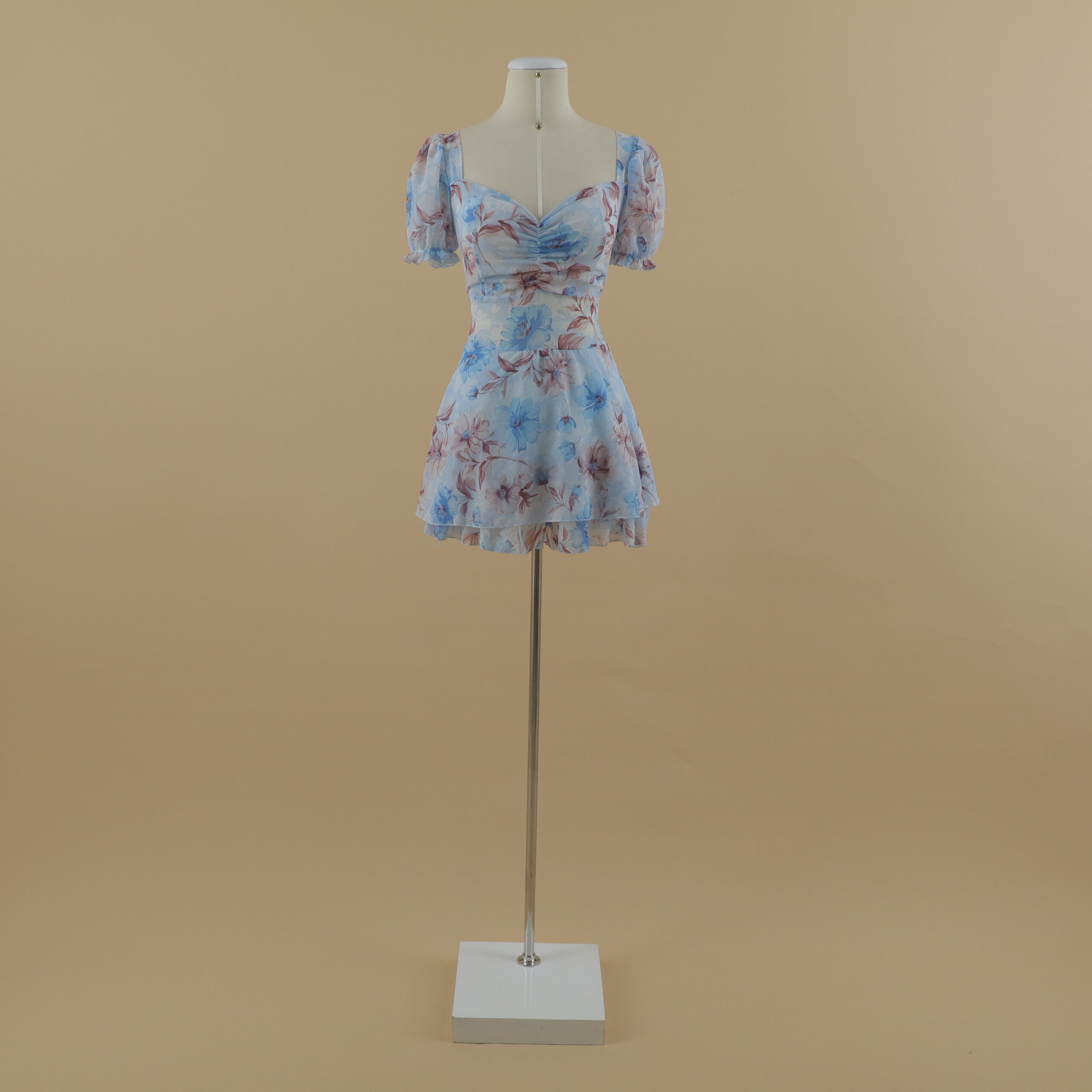 vestido tela gasa estampada escote corazon corte a tipo shorts color celeste - Mayra