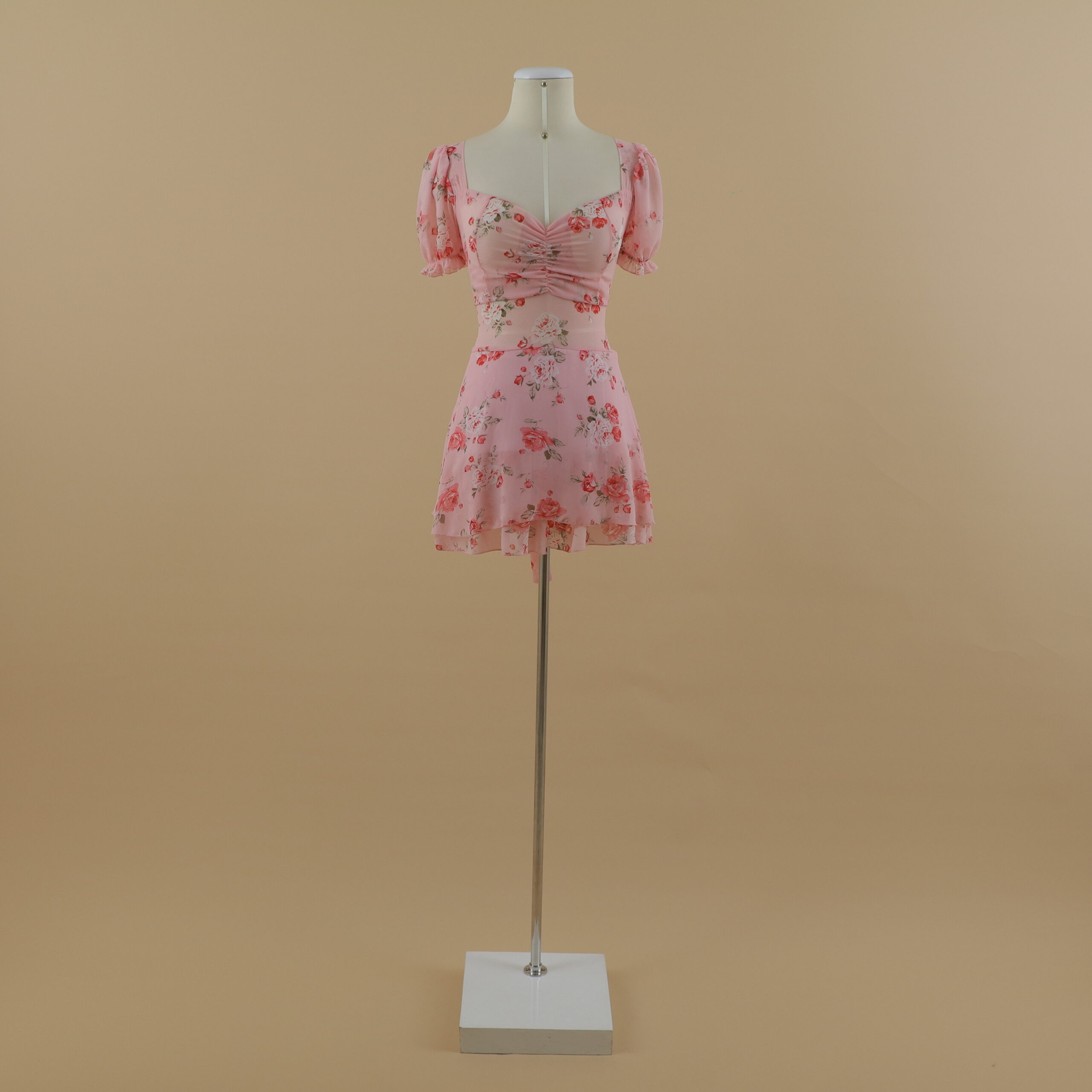 vestido tela gasa estampada escote corazon corte a tipo shorts color rosado - Mayra