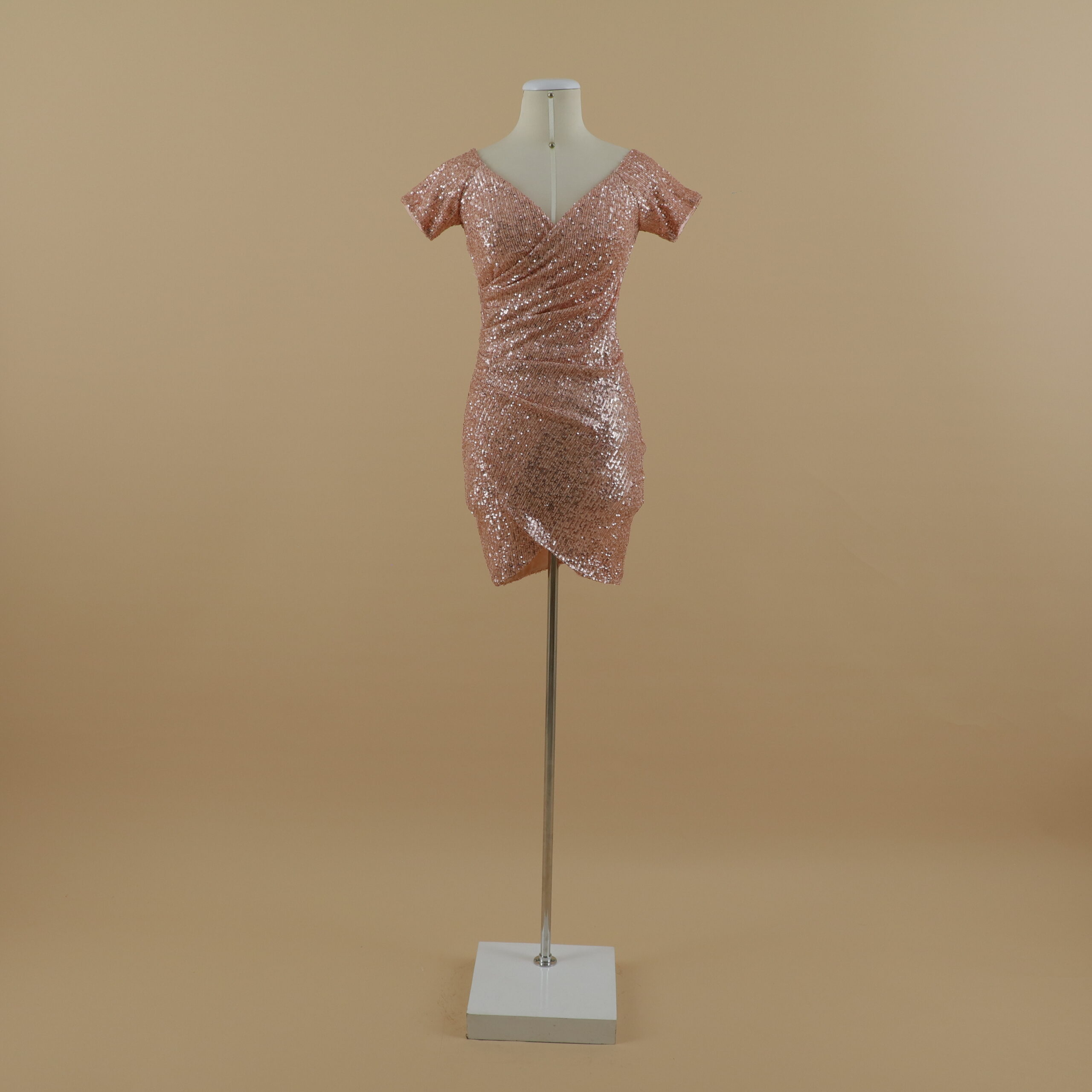 vestido tela lentejuelas corte tulipán drapeado color melon - Paris