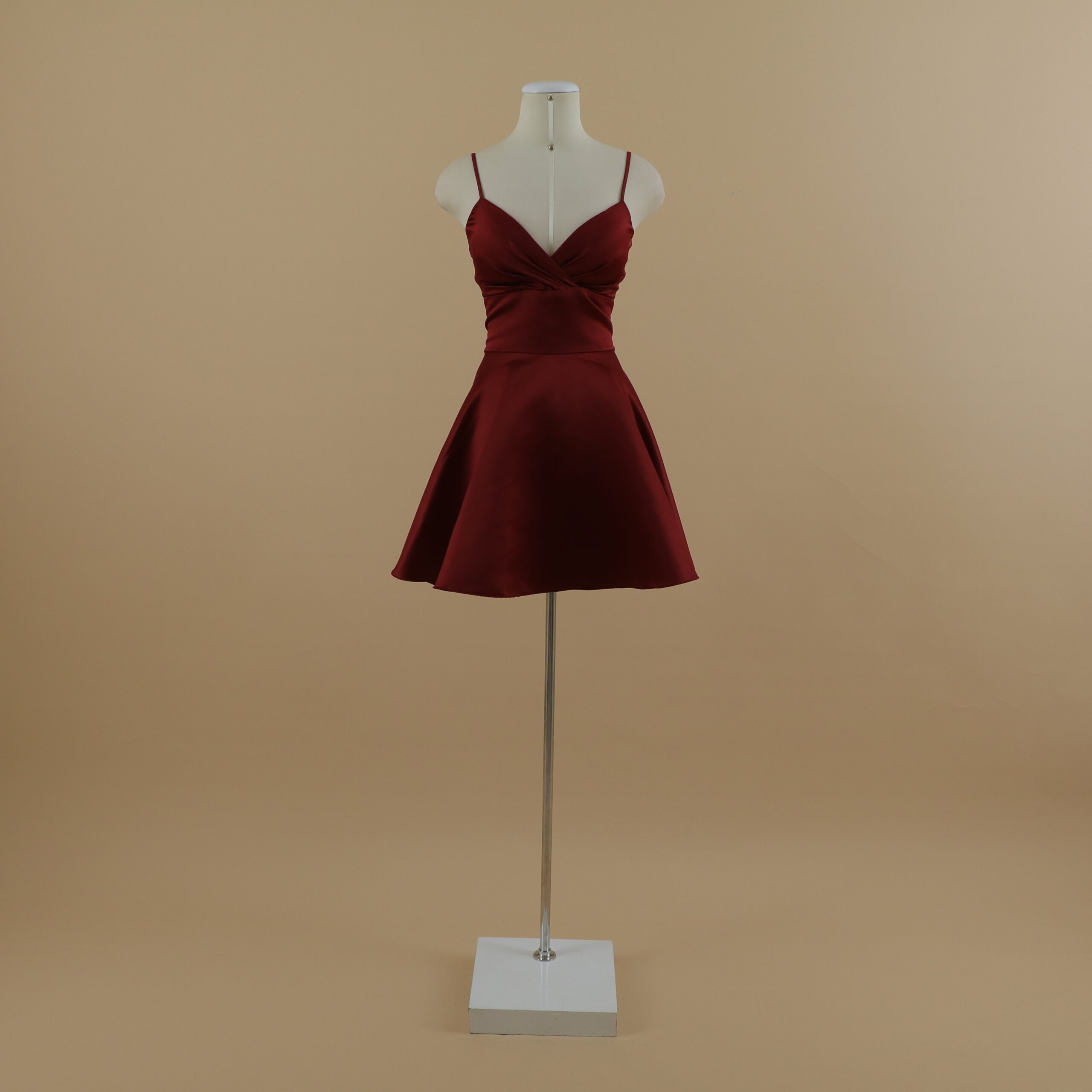 vestido tela razo escote v drapeado caida campana color vino - Naomi vestido tela razo escote v drapeado caida campana color vino - Naomi