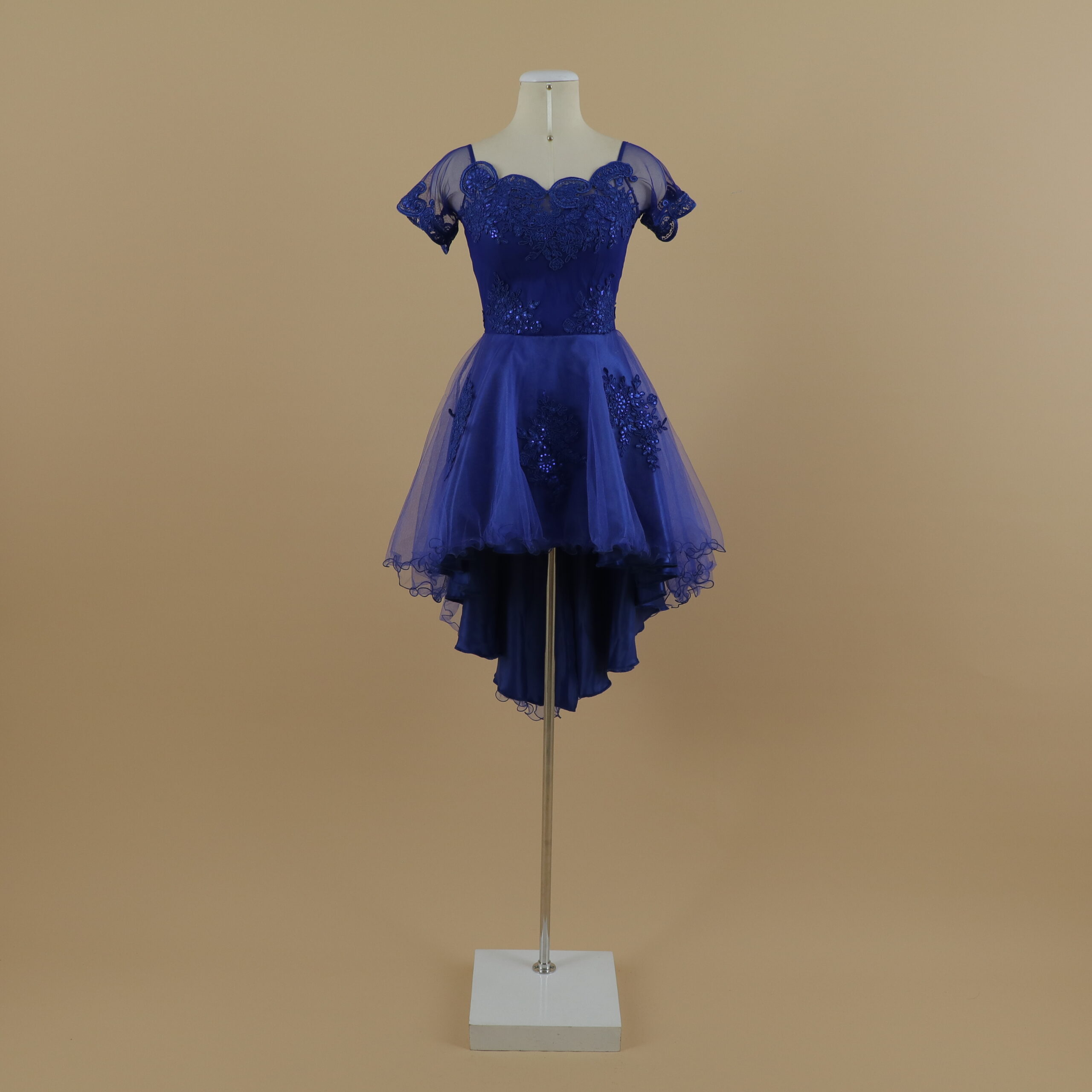vestido tela tul con encajes escote en u mangas cortas color azul eléctrico - Amelia vestido tela tul con encajes escote en u mangas cortas color azul eléctrico - Amelia
