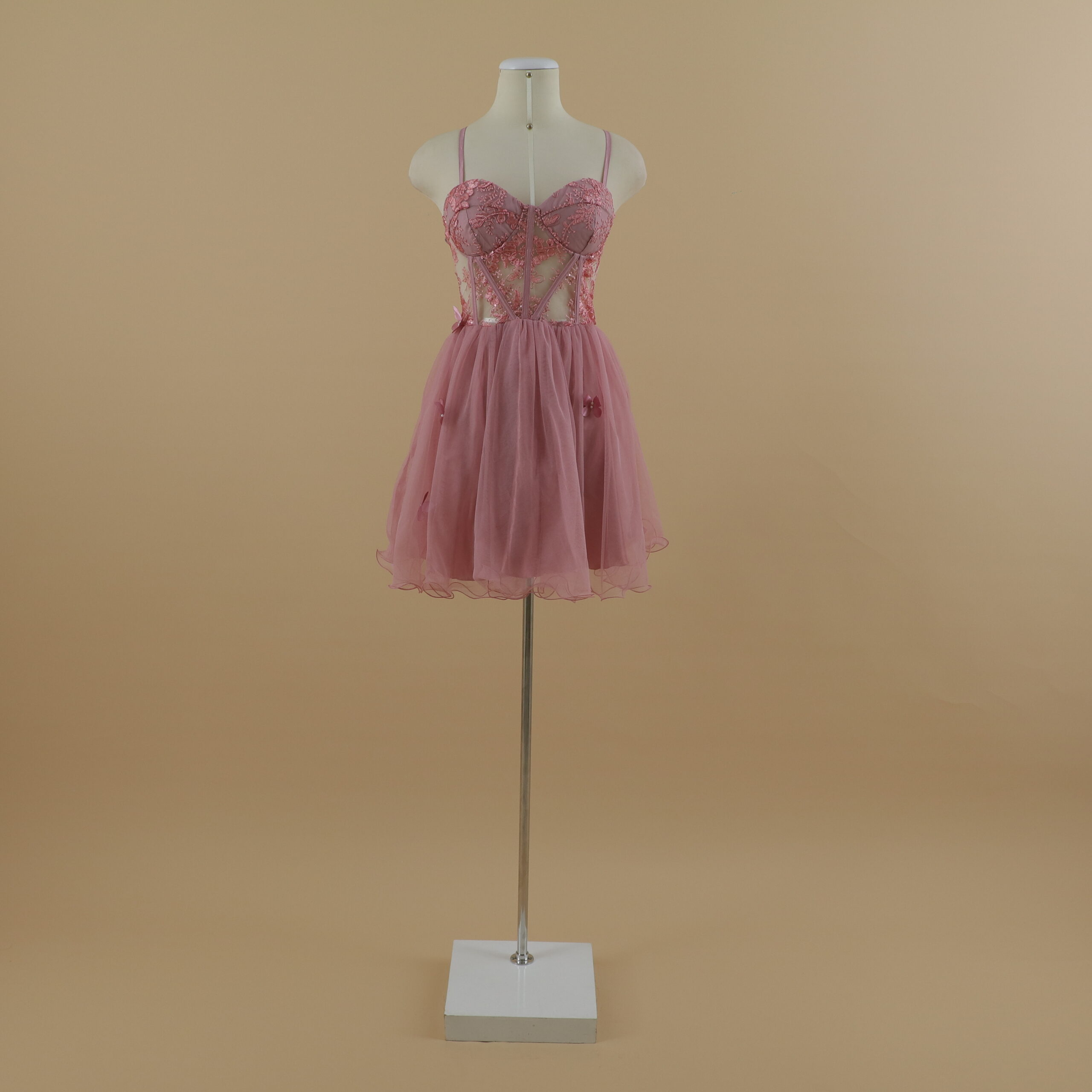 vestido tela tul con encajes escote halter corte campana color palo rosa - Laila