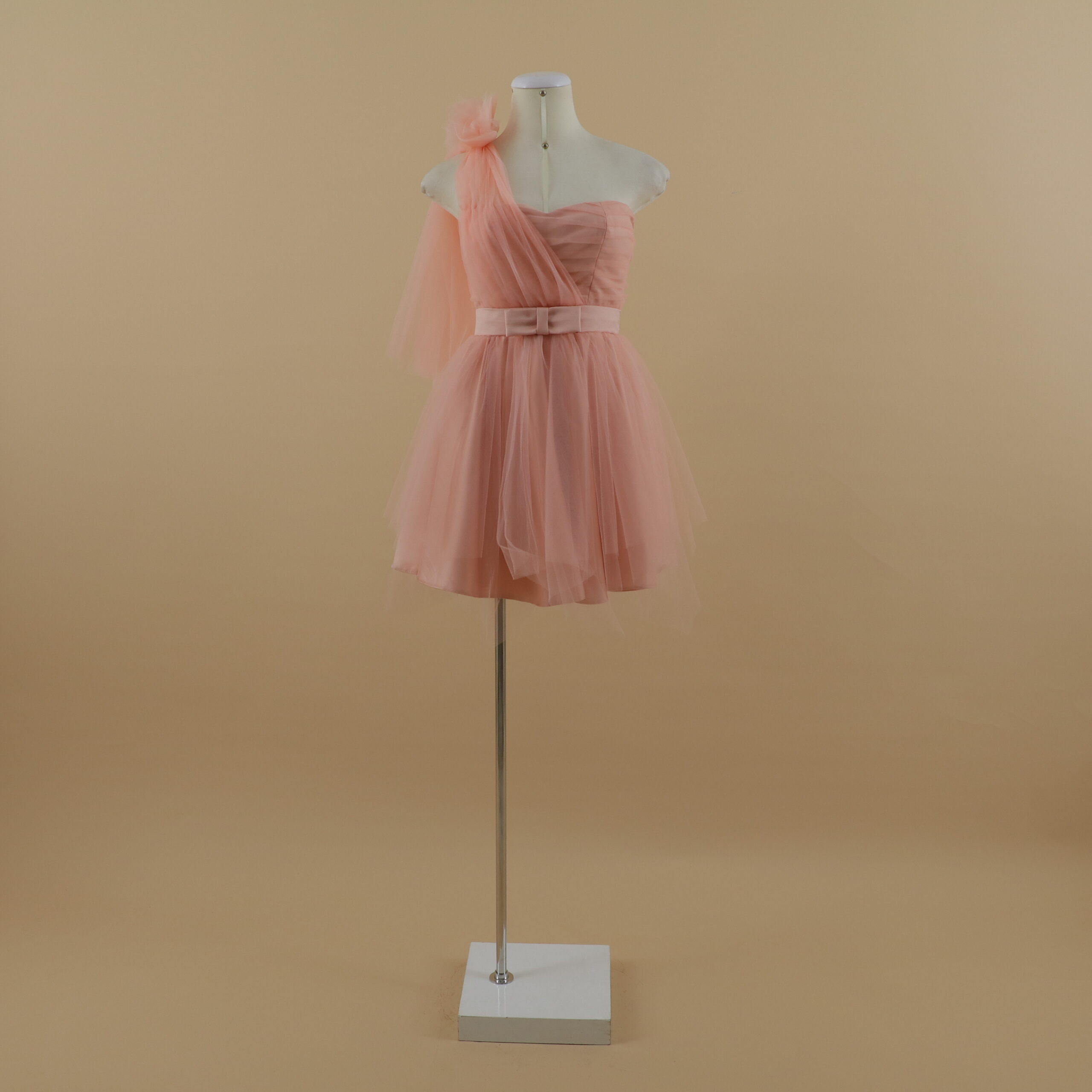 vestido tela tul ilusión y tela podesua caída corte handkerchief color melón - Nélida