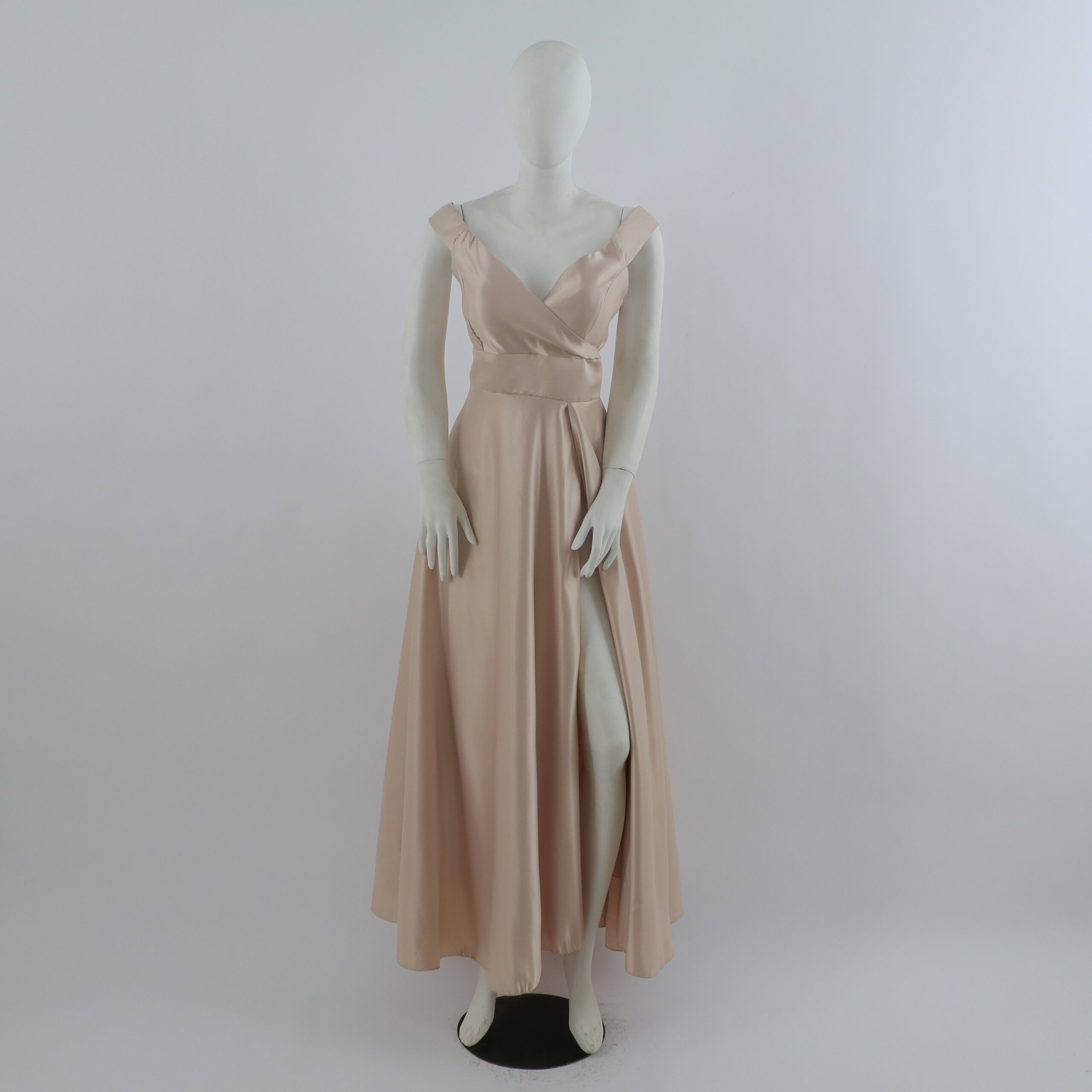 vestido tela razo mangas caidas corte a color nude - Camila