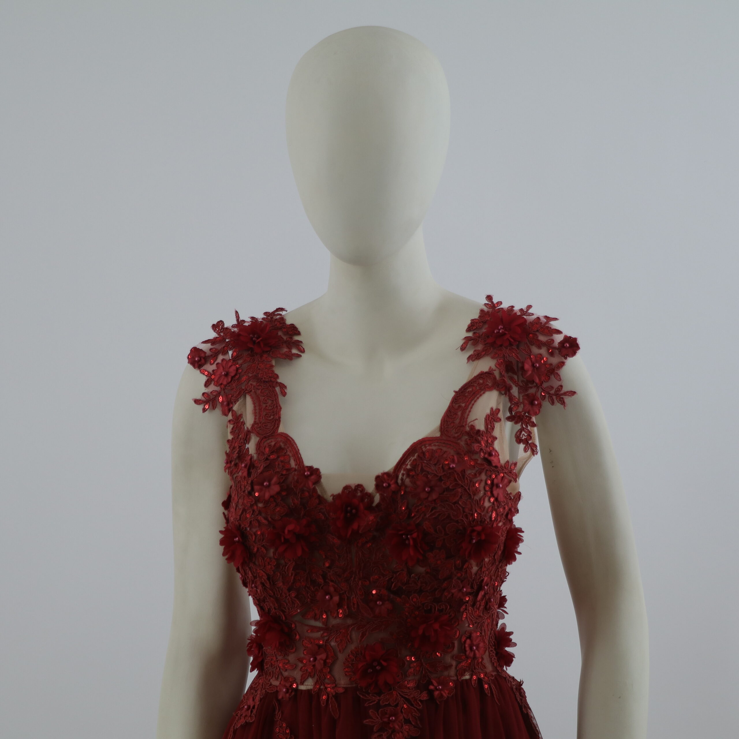 vestido tela tul escote en v color vino - Amparo