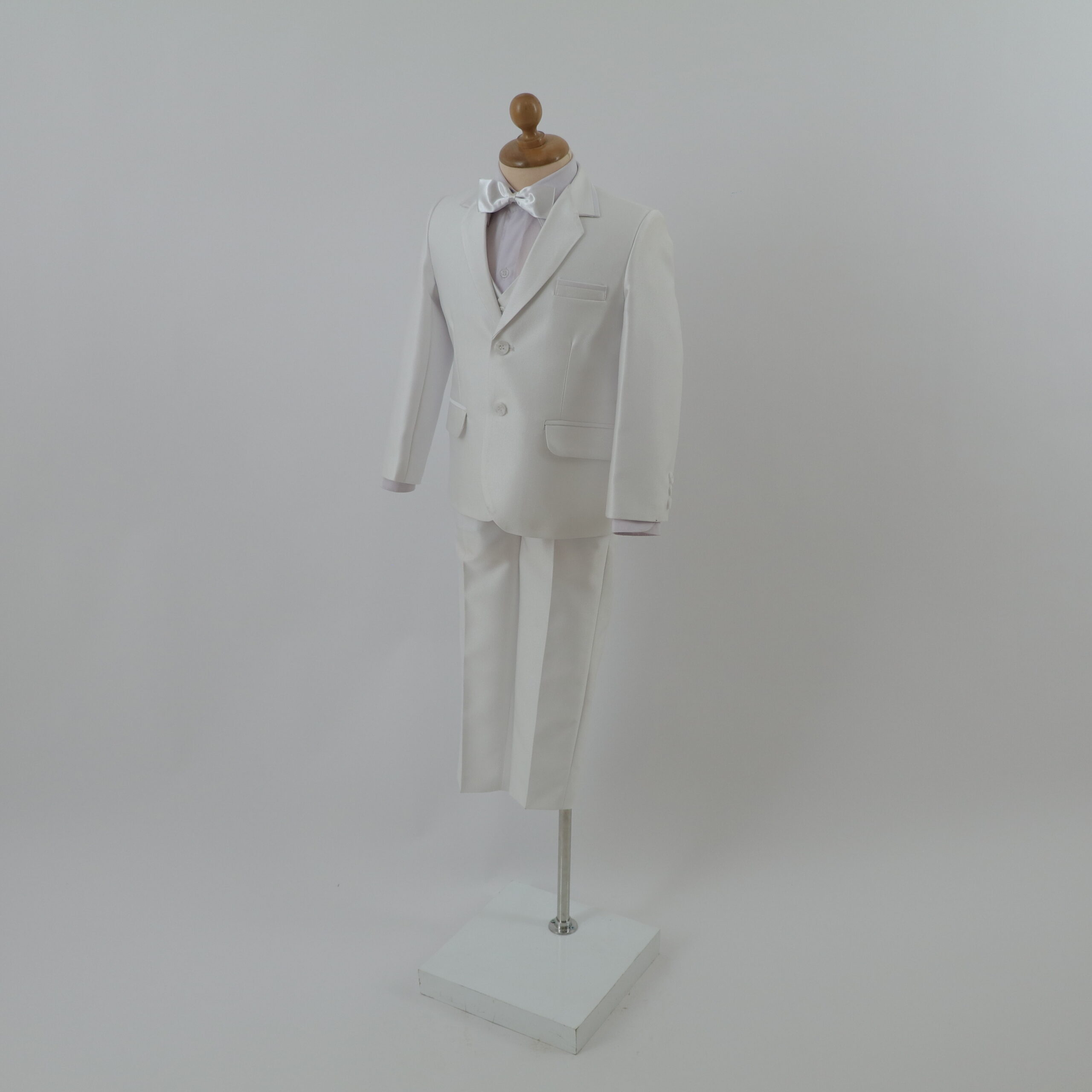 terno color blanco para niños - Gabriel