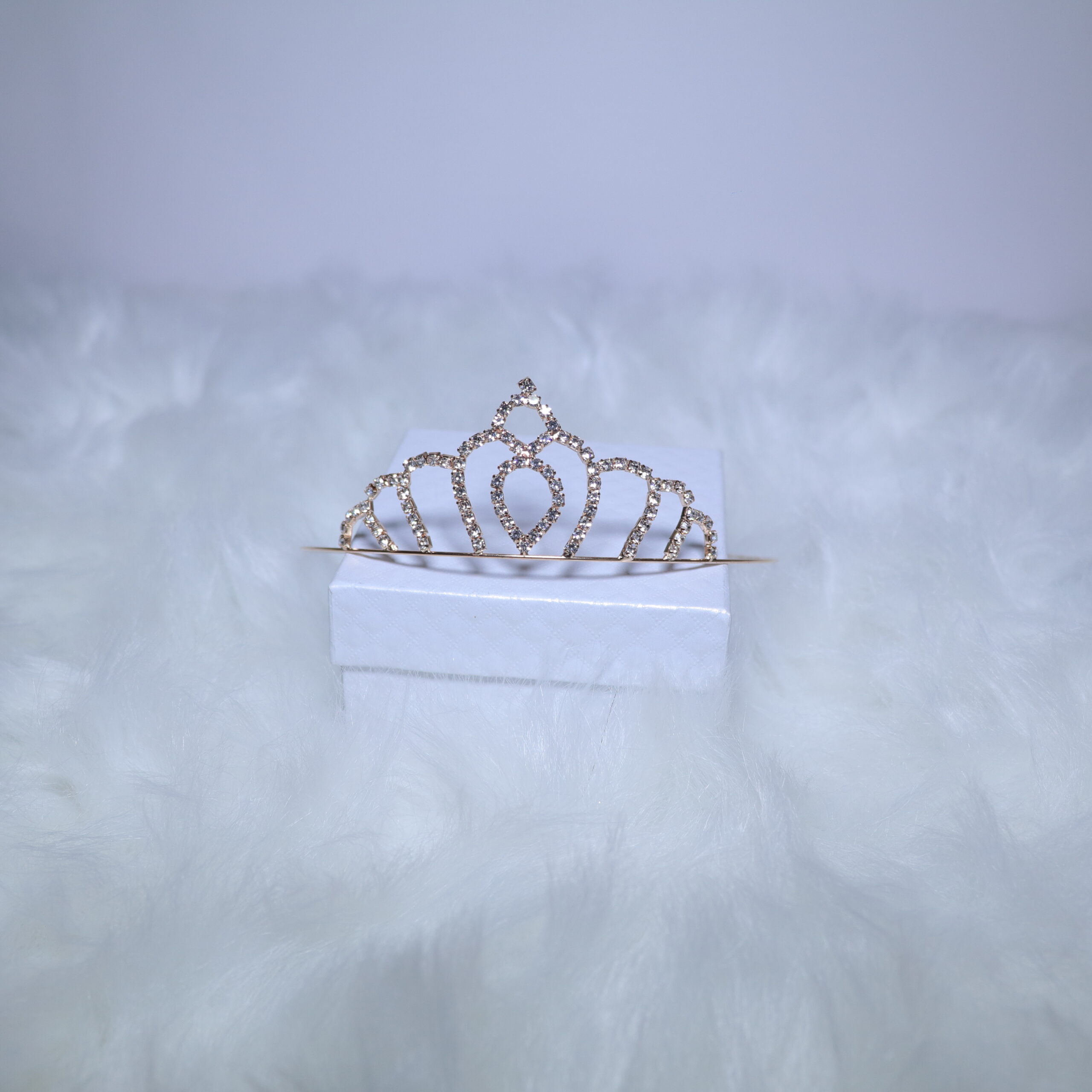 corona AF1 estilo princesa en oro fantasía