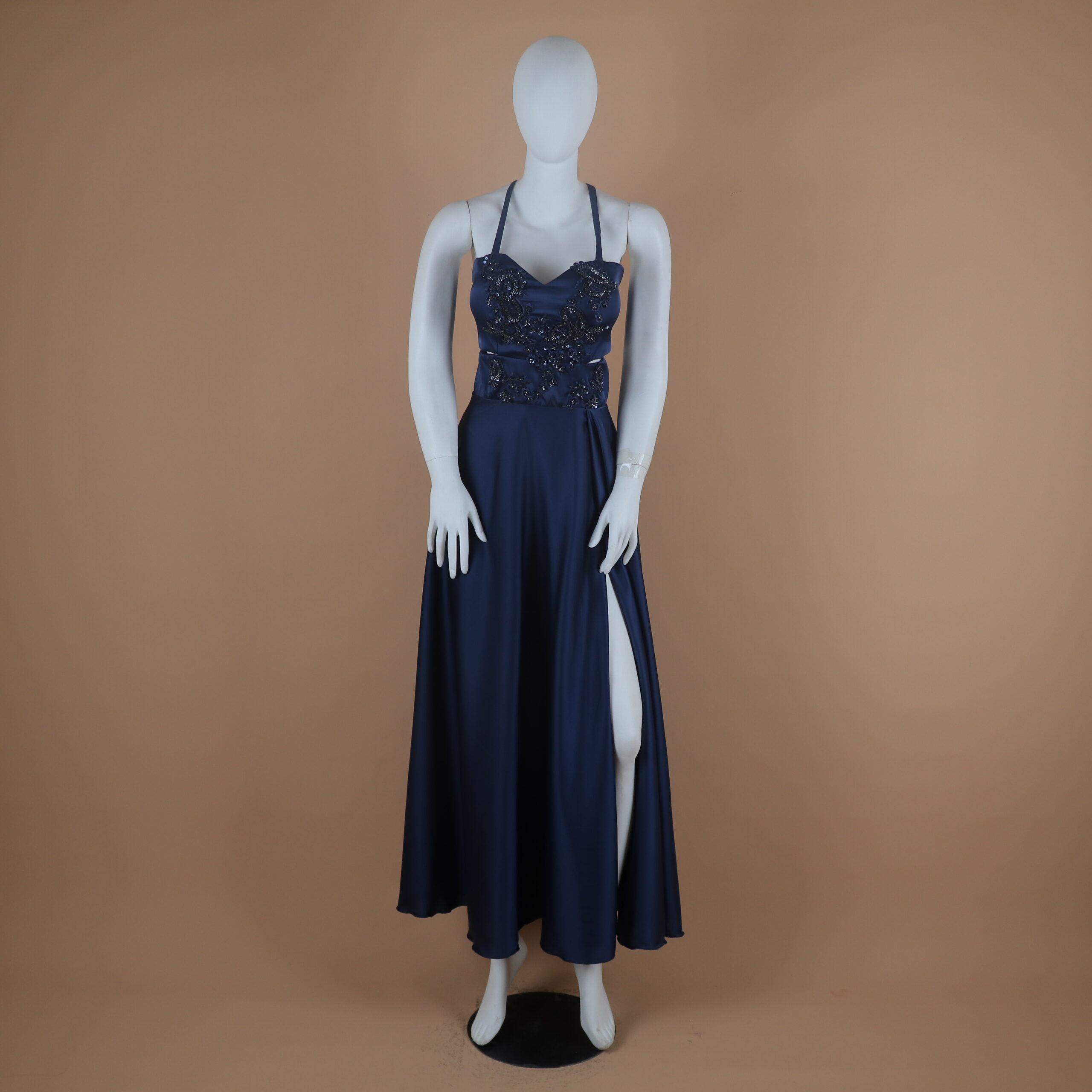 vestido tela bucare escote corazon abertura desde el muslo color azul noche - Brunela