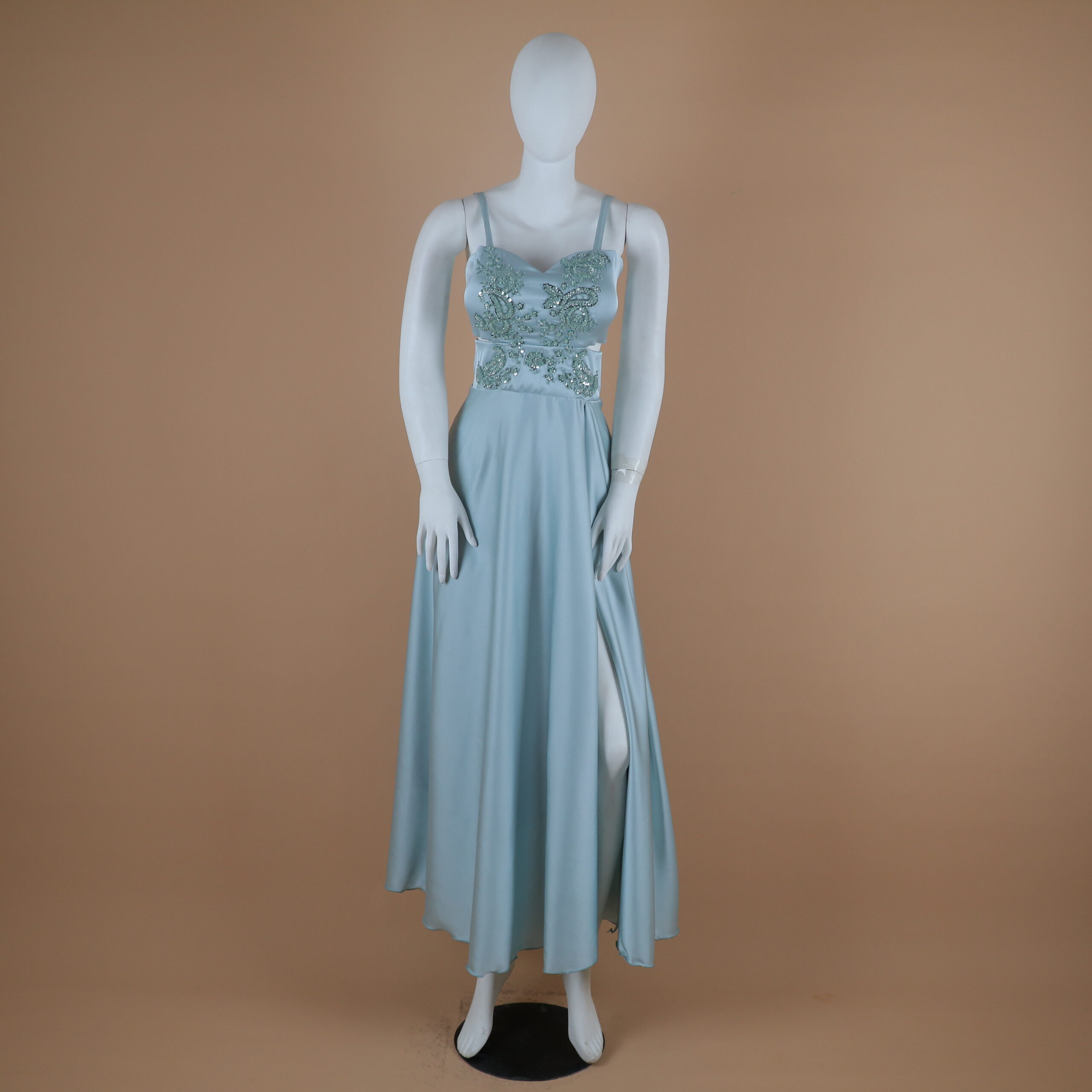 vestido tela bucare escote corazon abertura desde el muslo color verde cemento - Brunela