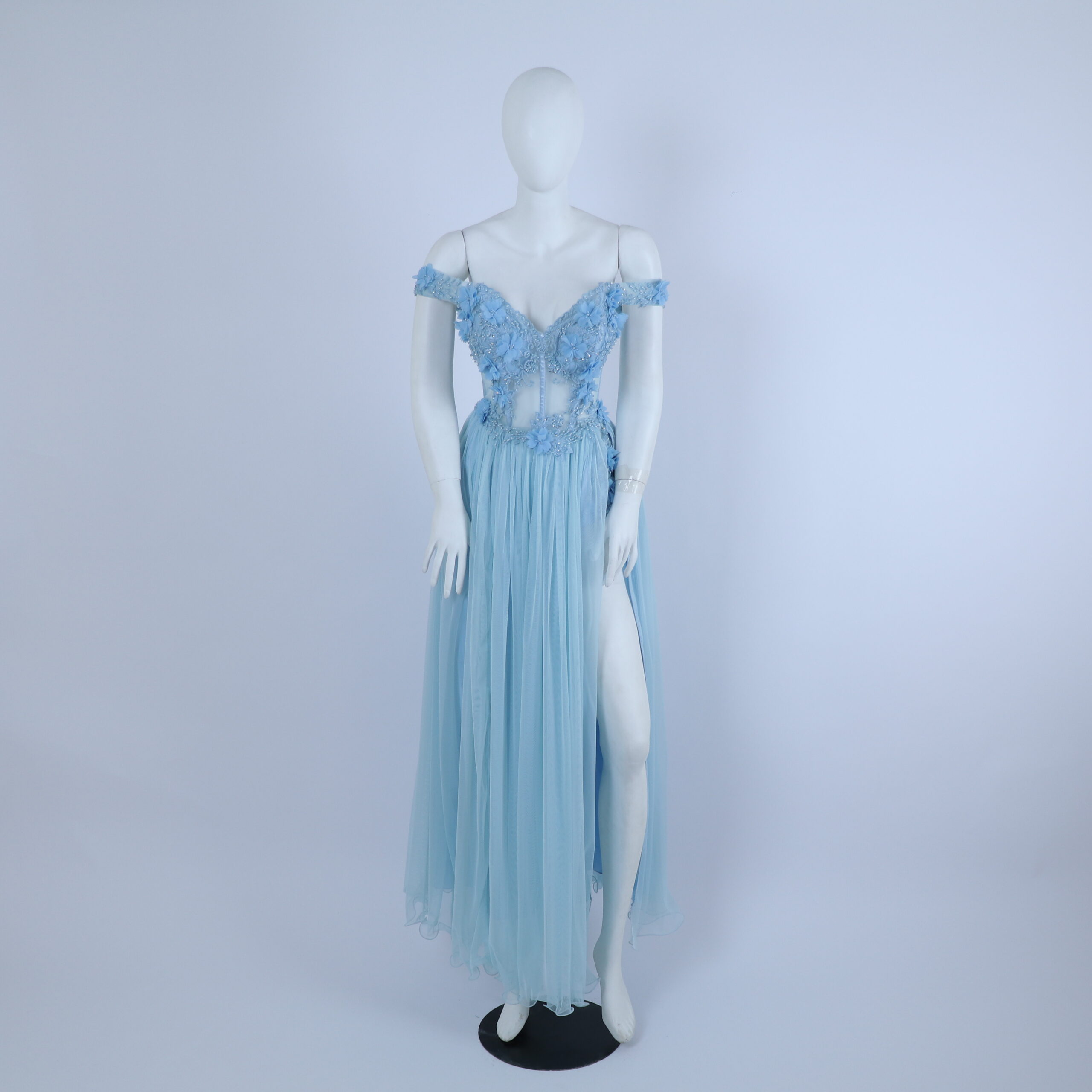 vestido tela gasa vestido tipo short con abertura desde el muslo color celeste - Anaís