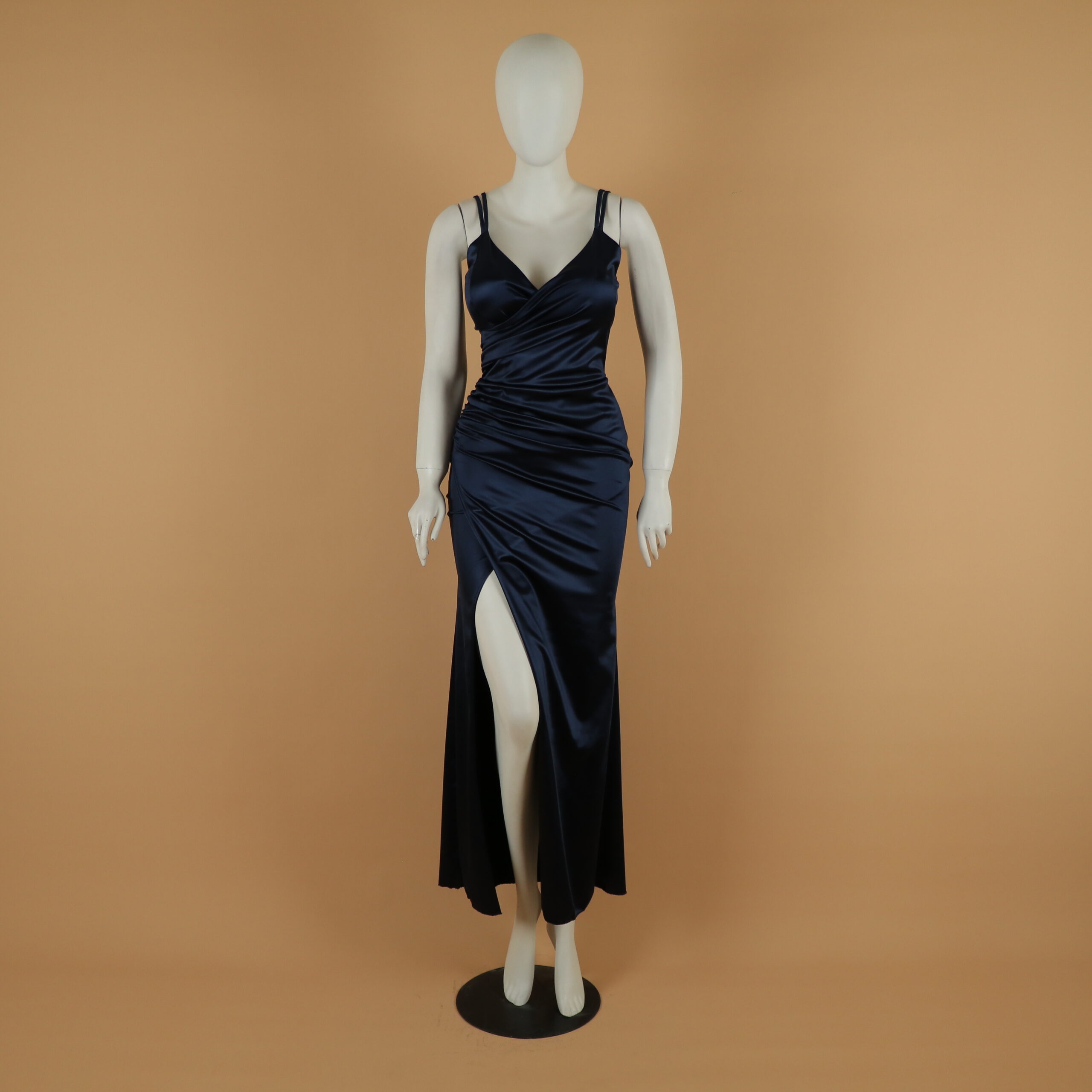 vestido tela saten escote en v cintura drapeada color azul noche - America vestido tela saten escote en v cintura drapeada color azul noche - America